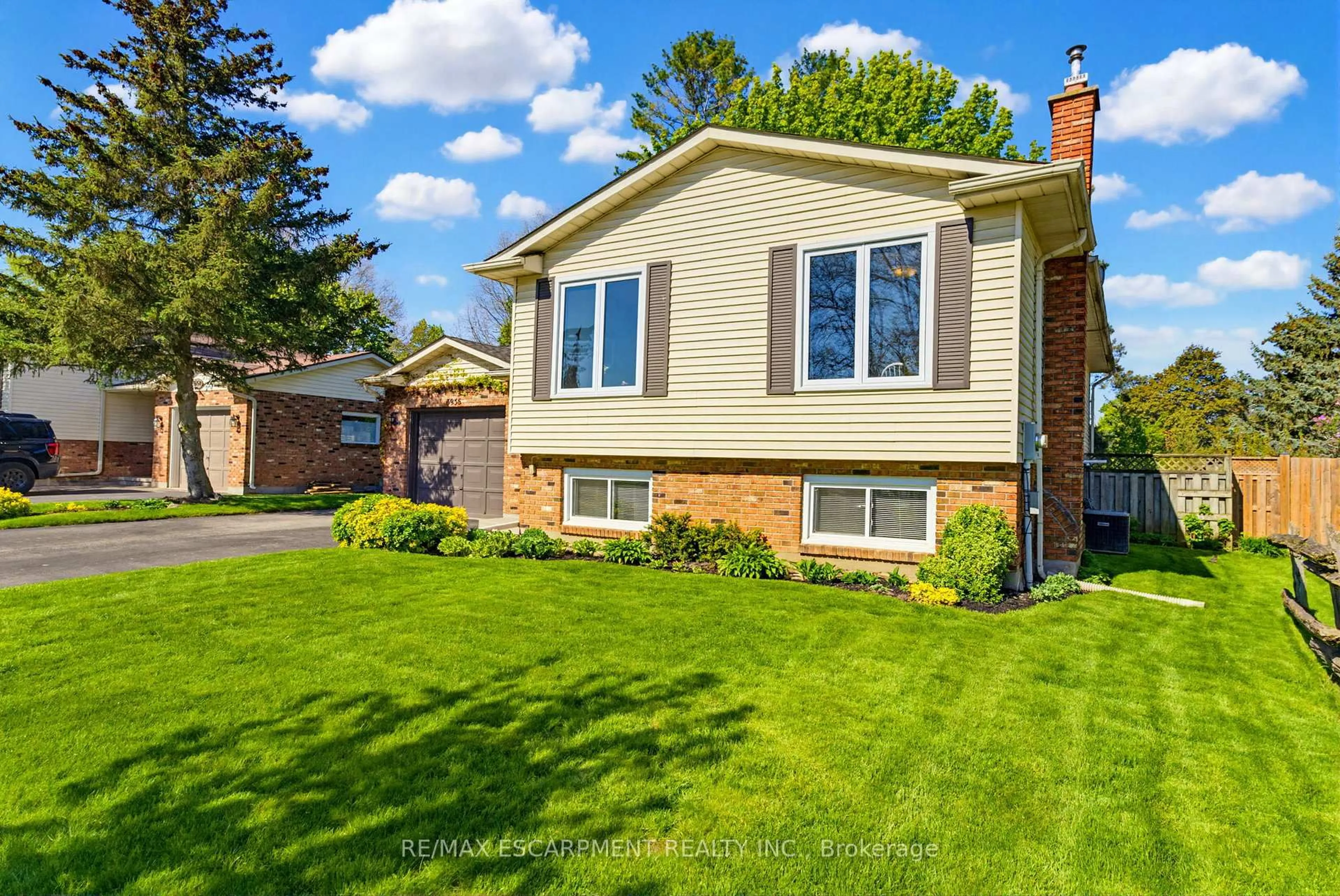 Home with brick exterior material, street for 3956 Old Orchard Way, Lincoln Ontario L0R 2C0