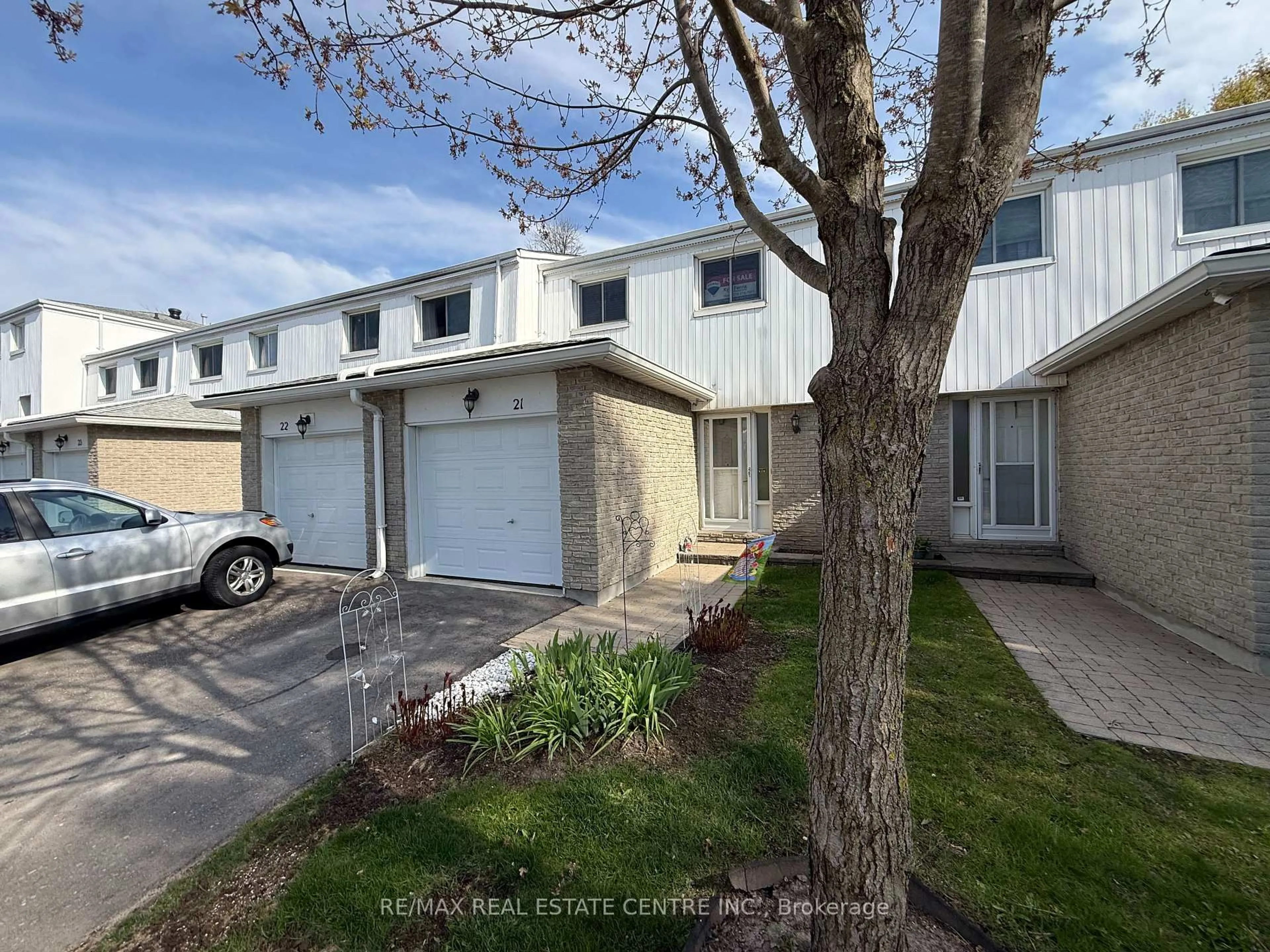 A pic from outside/outdoor area/front of a property/back of a property/a pic from drone, street for 325 William St #21, Shelburne Ontario L9V 2X6