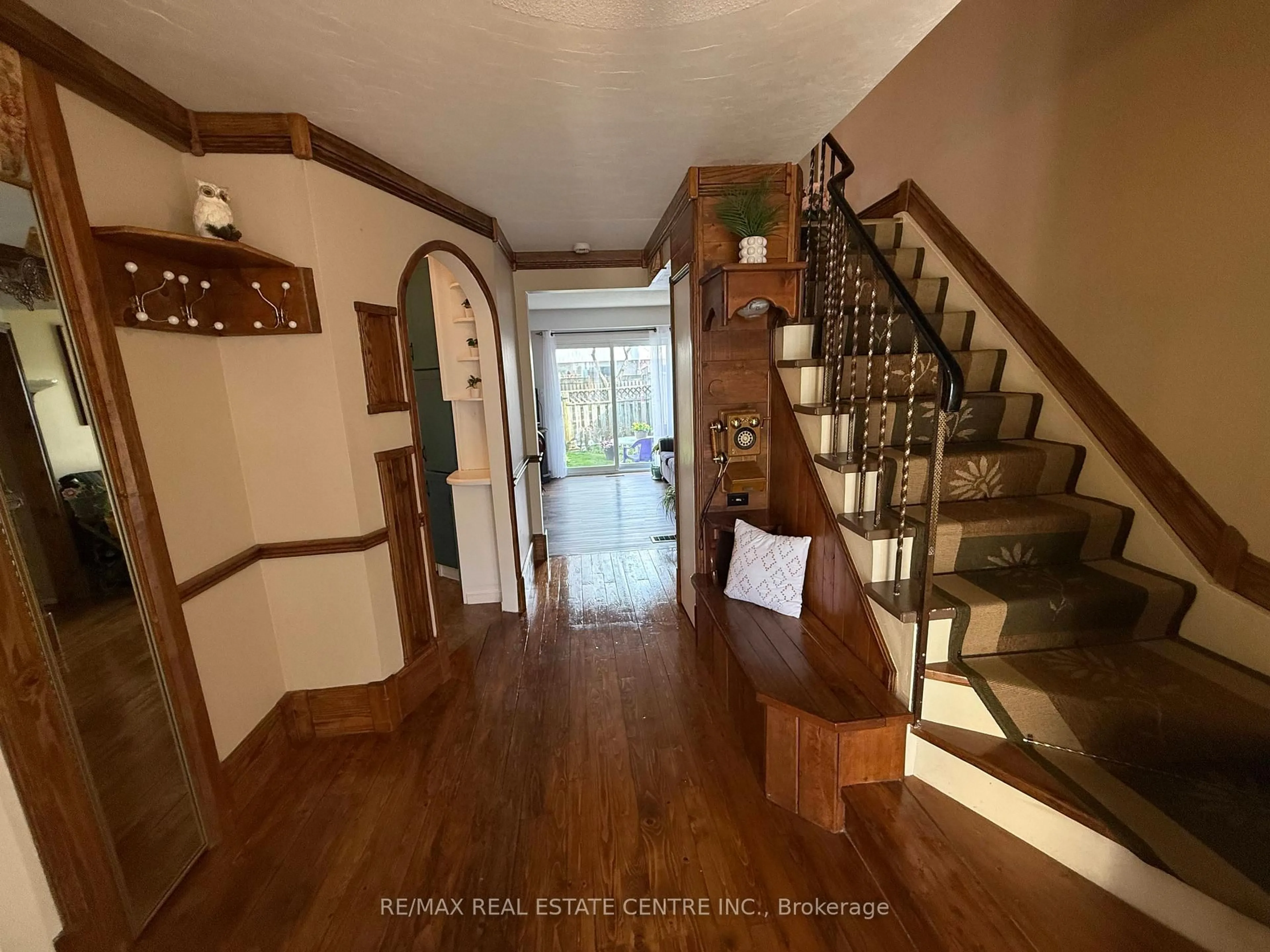Indoor entryway for 325 William St #21, Shelburne Ontario L9V 2X6