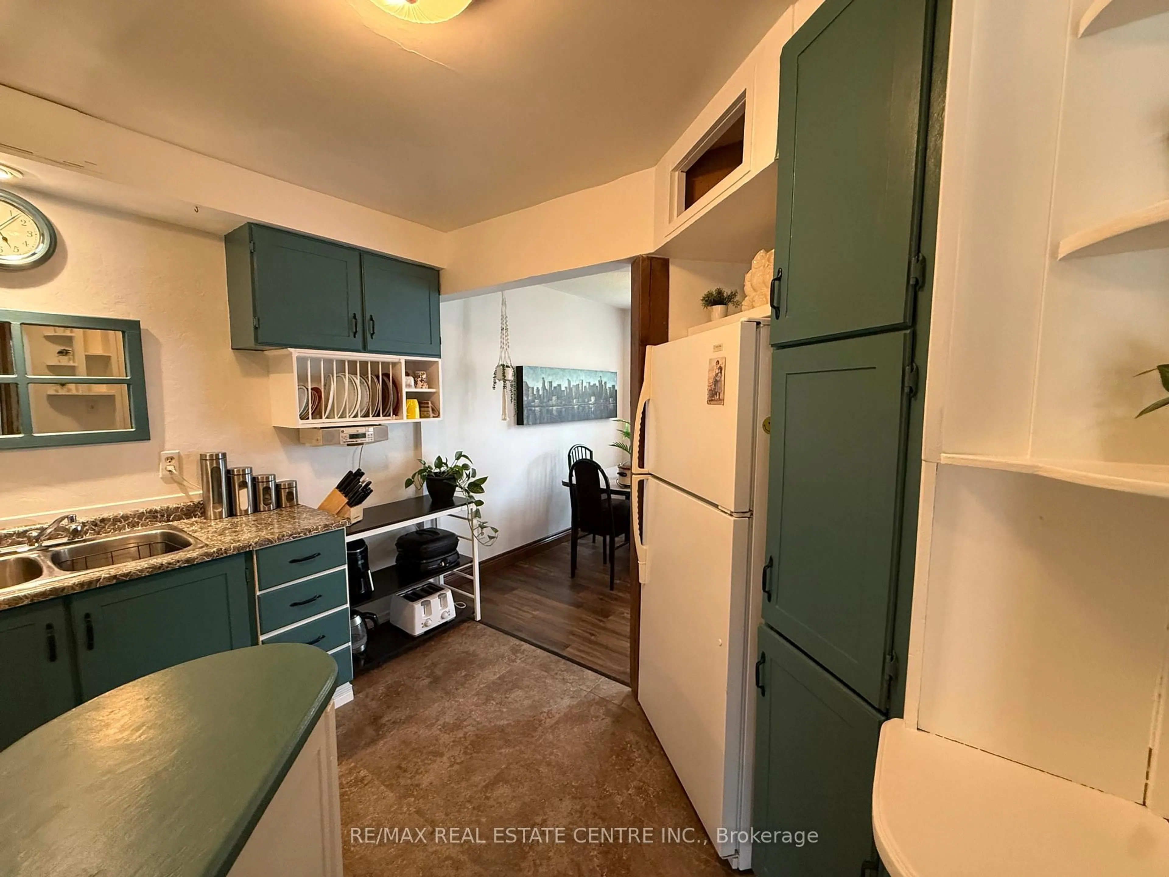Standard kitchen, unknown for 325 William St #21, Shelburne Ontario L9V 2X6