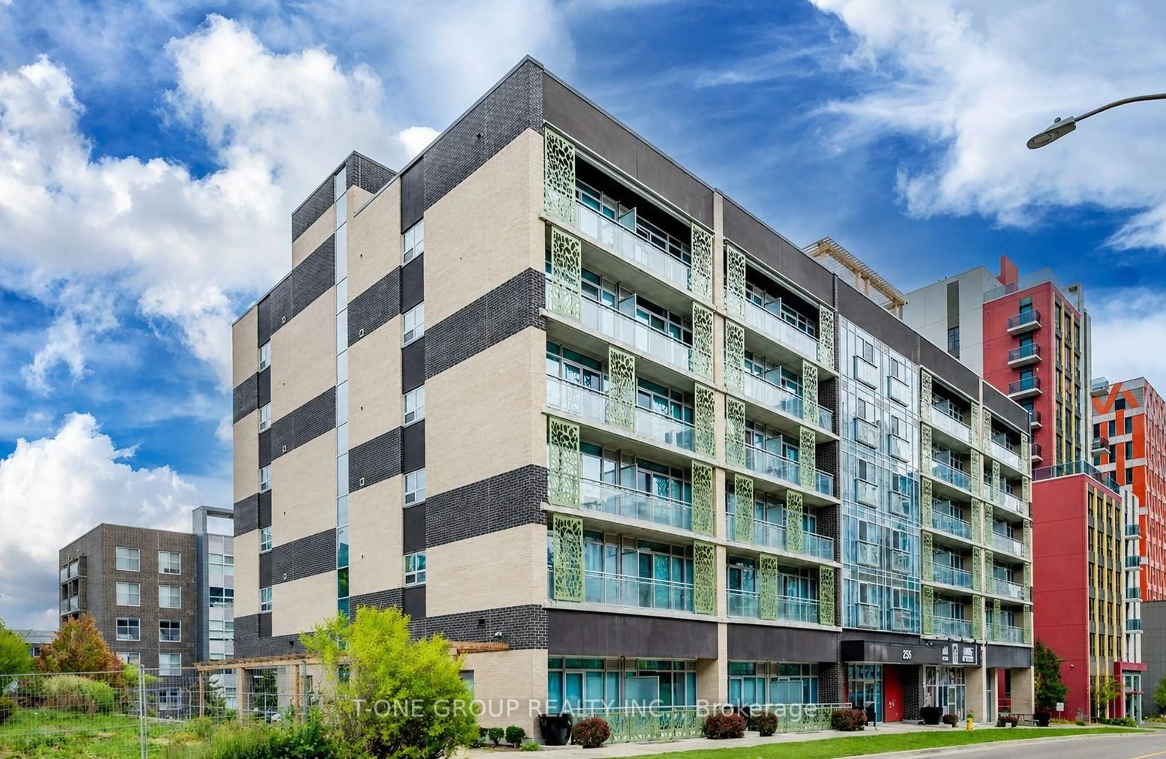 Home with vinyl exterior material, building for 250 Albert St #710, Waterloo Ontario N2L 0H5