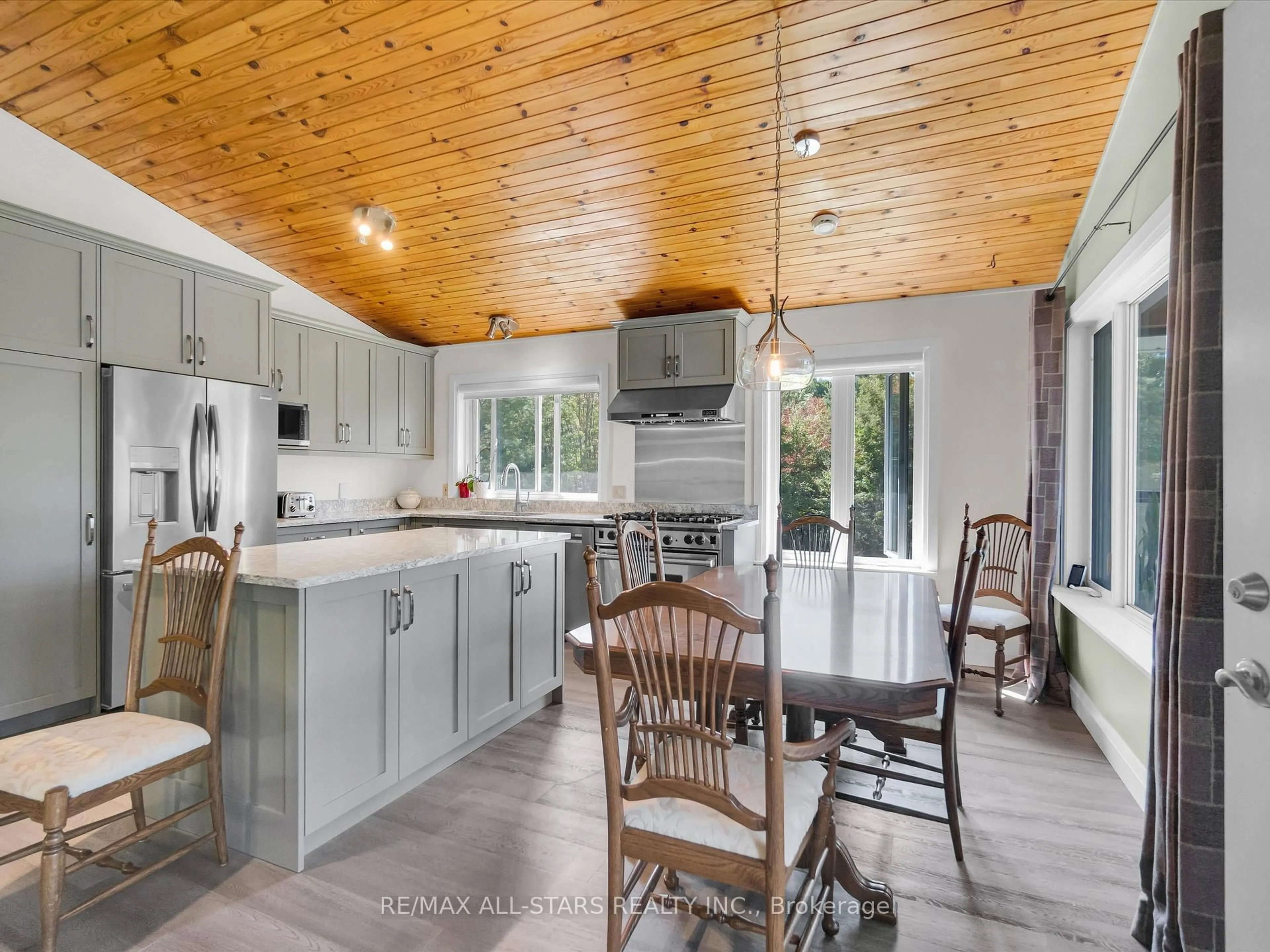 Open concept kitchen, unknown for 1435 Falkenburg Rd, Muskoka Lakes Ontario P1L 1X4