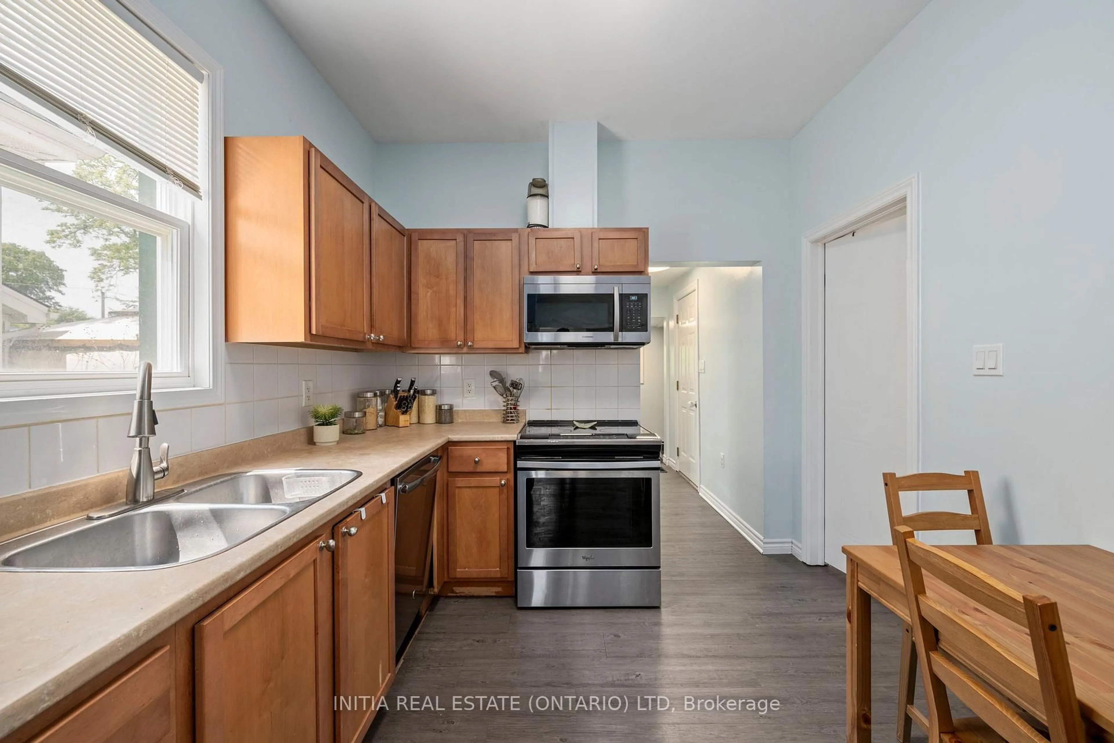 Standard kitchen, unknown for 330 Salisbury St, London East Ontario N5Y 3A9