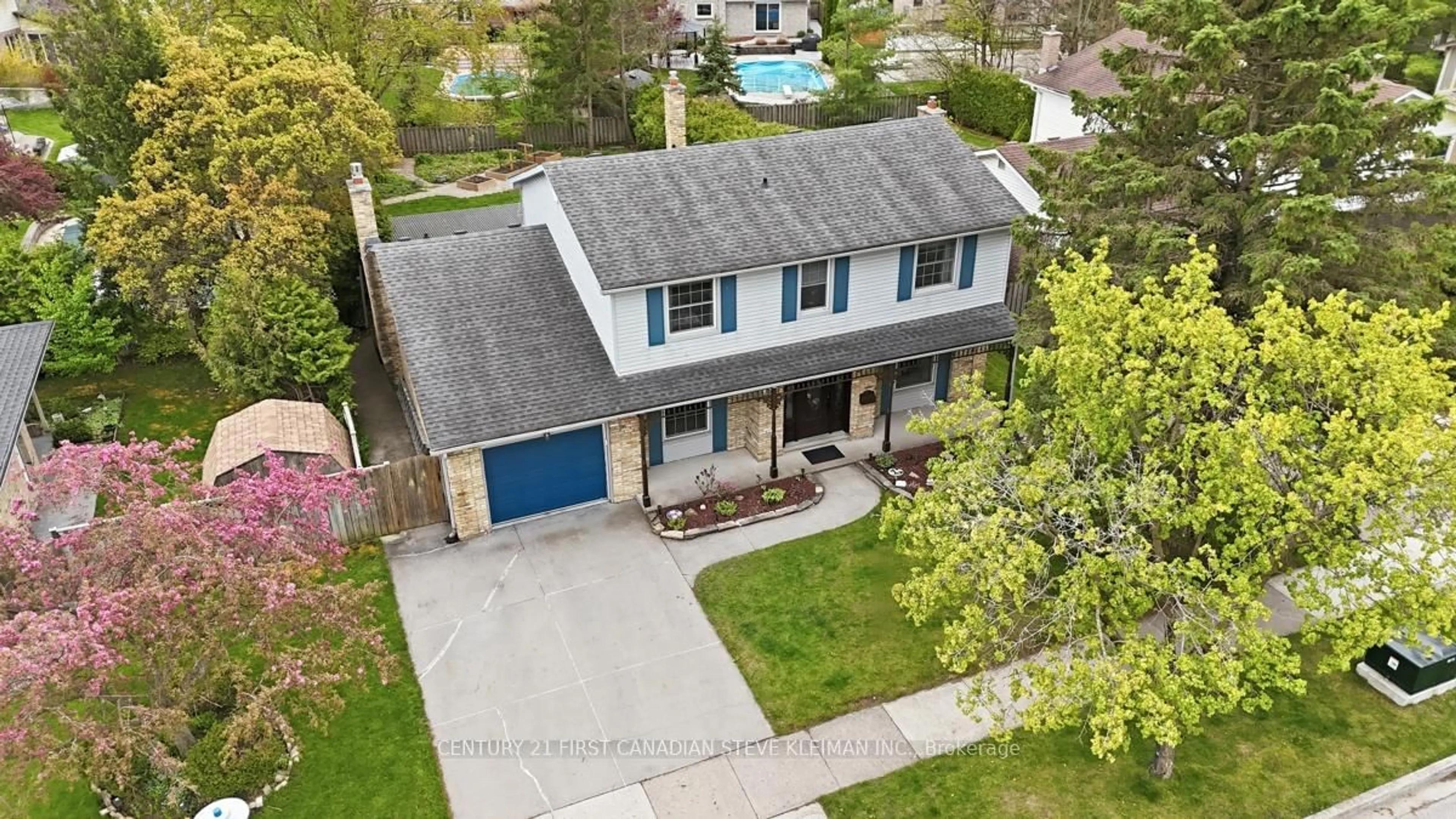 A pic from outside/outdoor area/front of a property/back of a property/a pic from drone, street for 76 Spencer Cres, London North Ontario N5X 2K6