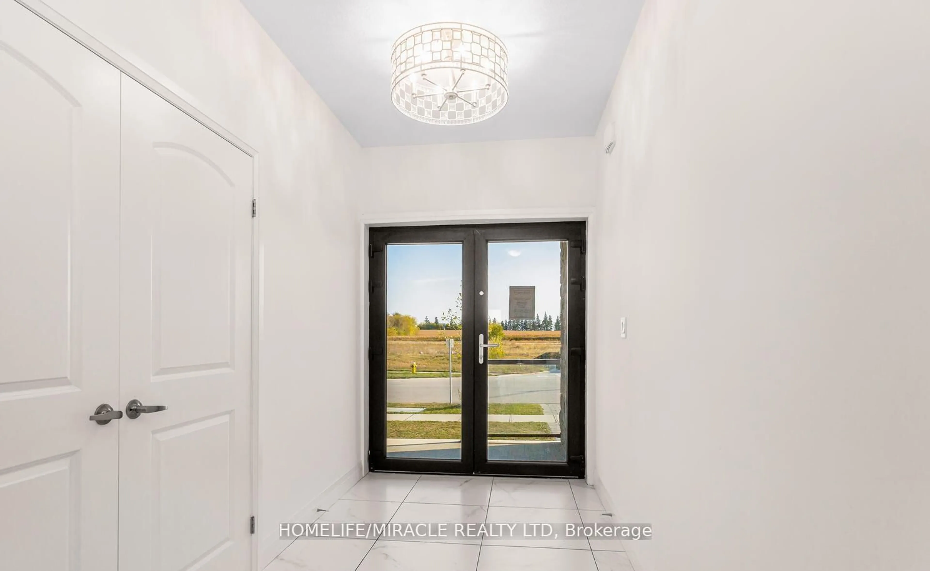 Indoor entryway for 80 Grandville Circ, Brant Ontario N3L 0J5