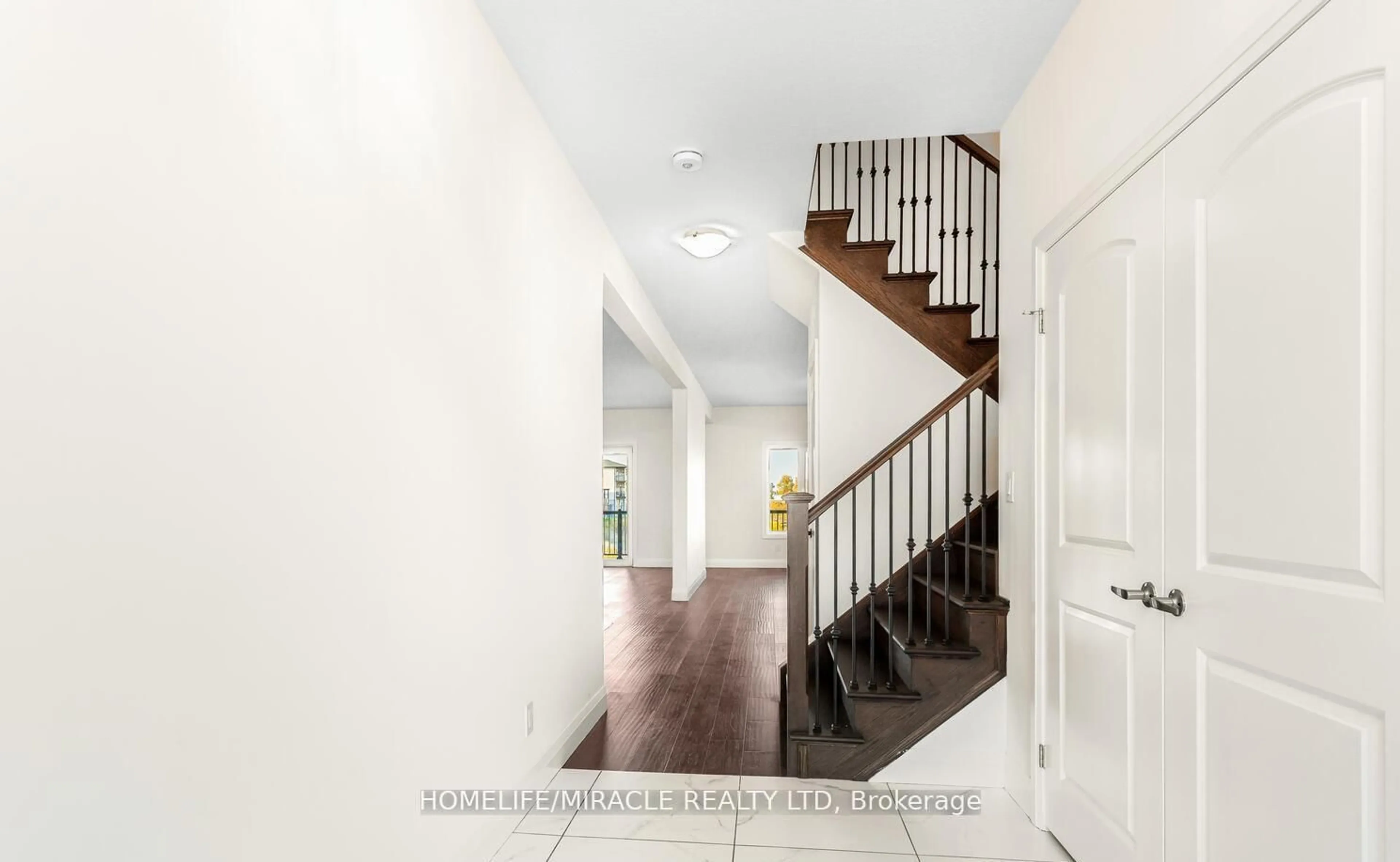 Indoor entryway for 80 Grandville Circ, Brant Ontario N3L 0J5