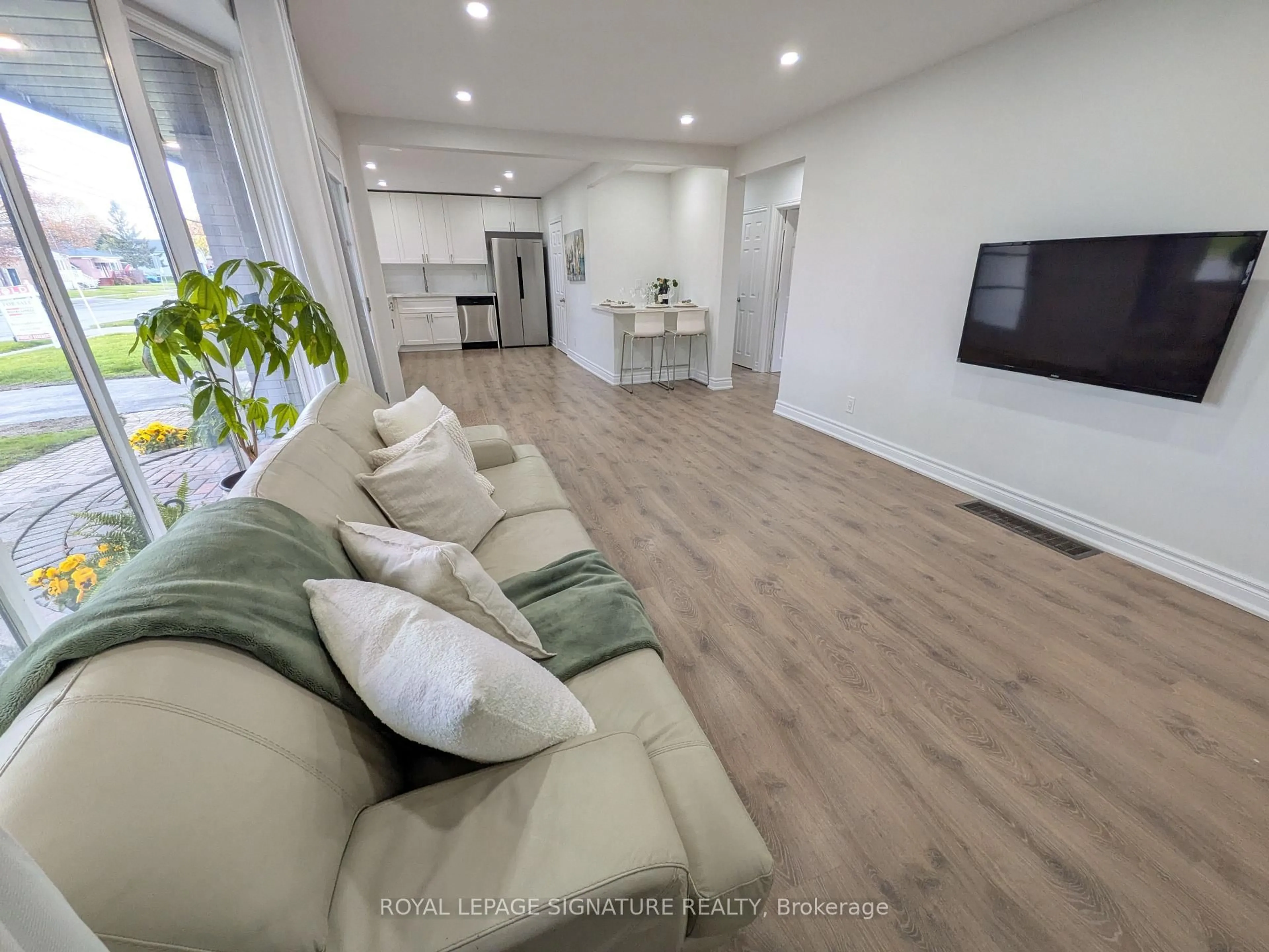 Living room with furniture, unknown for 520 Burnham St, Cobourg Ontario K9A 2W7