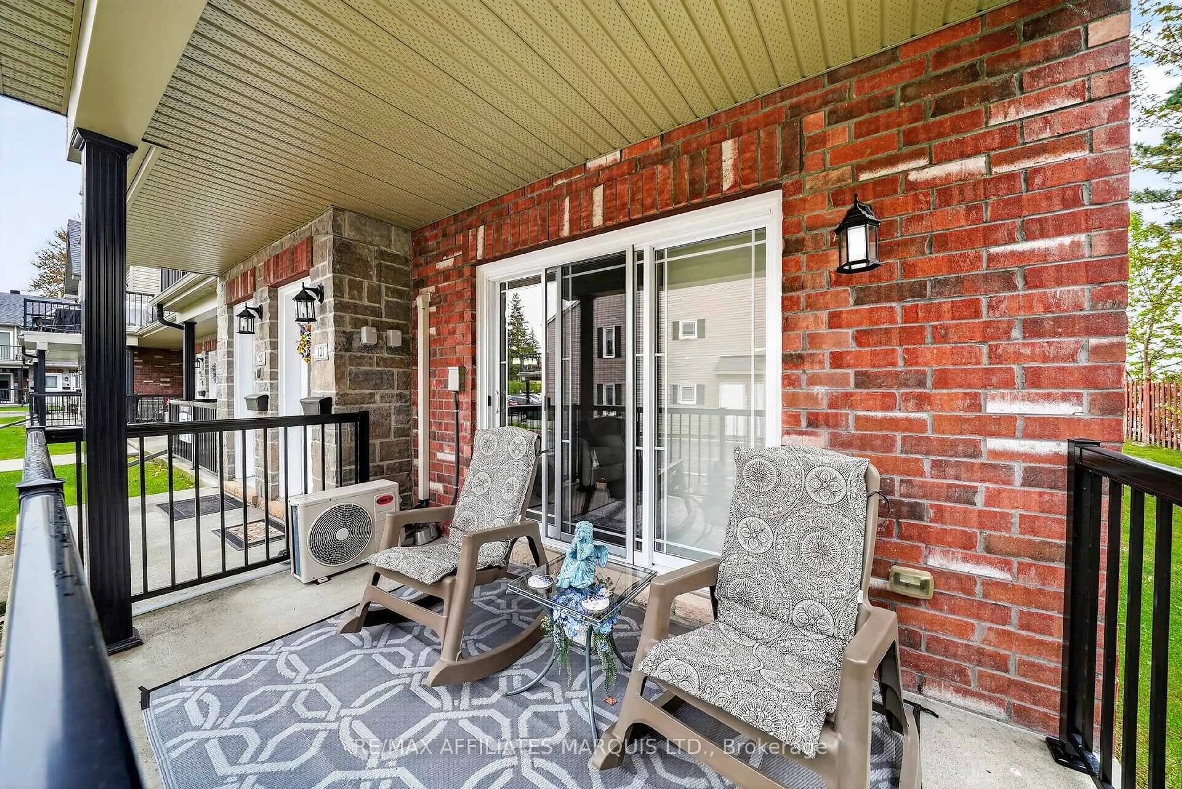 Patio, street for 222 First St #101, Cornwall Ontario K6H 0G2