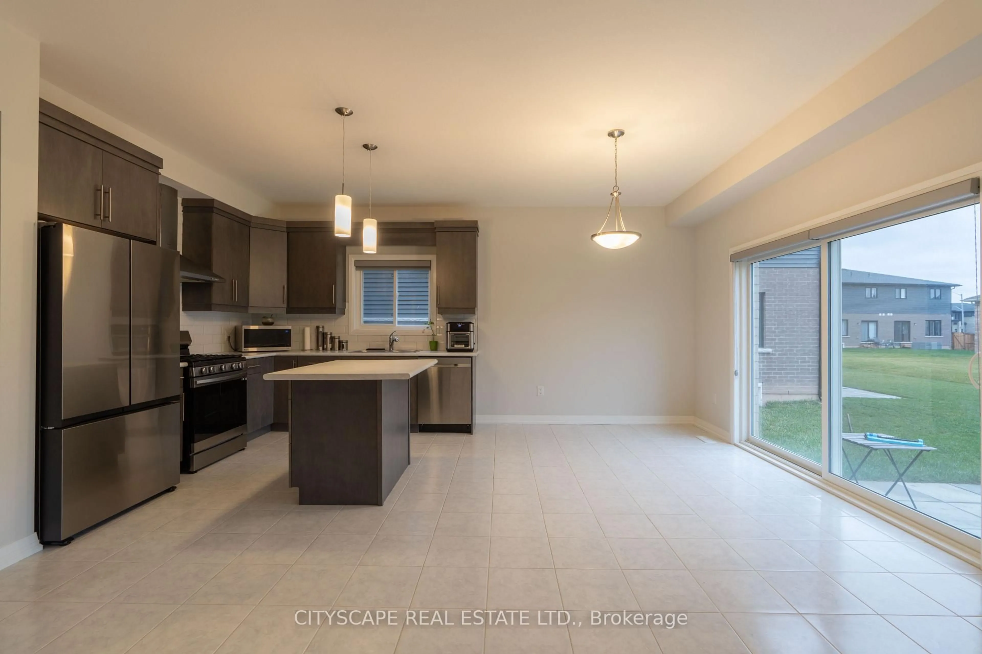 Open concept kitchen, unknown for 9259 White Oak Ave, Niagara Falls Ontario L2G 3P6
