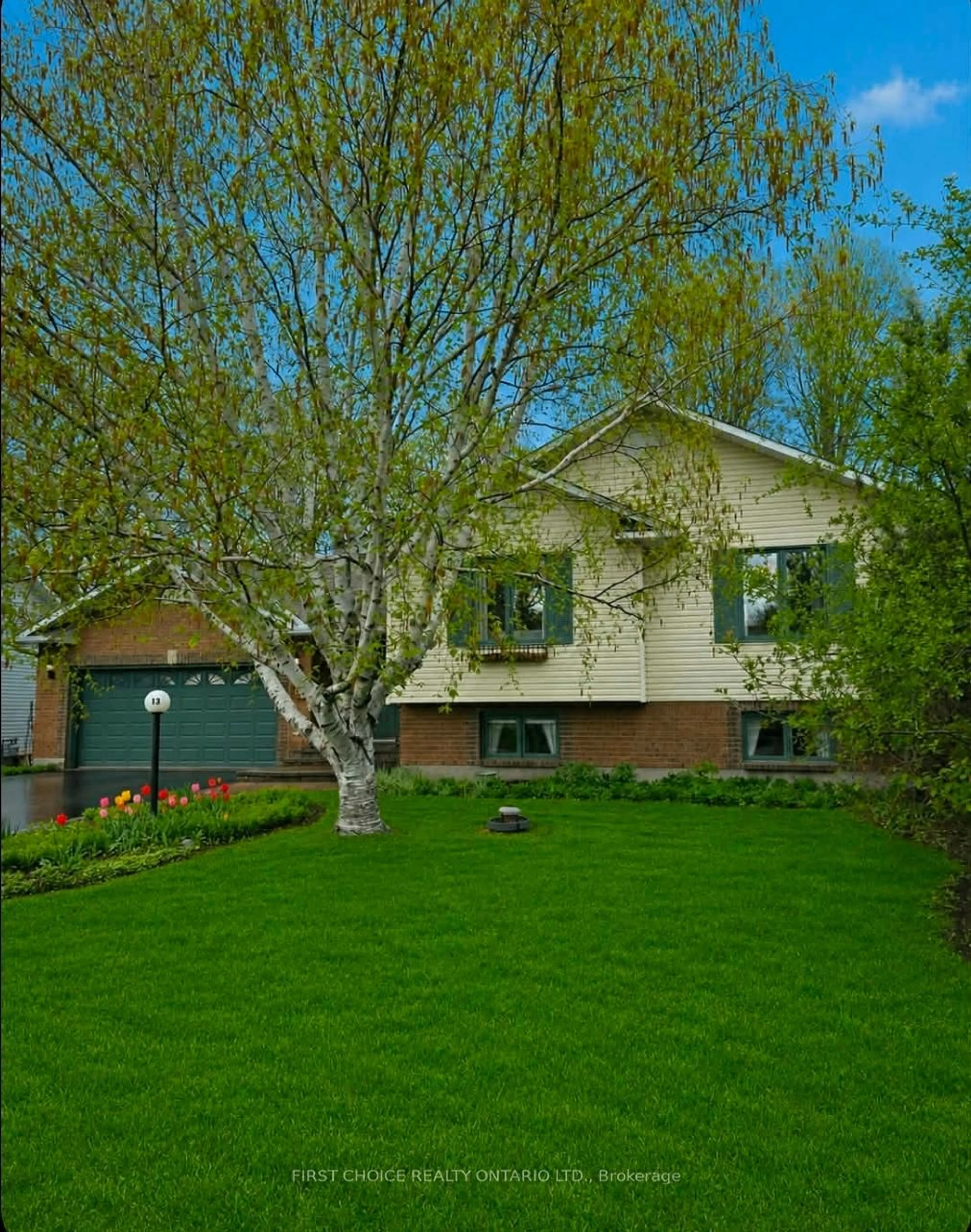 Home with vinyl exterior material, street for 13 Queenston Dr, Richmond Ontario K0A 2Z0