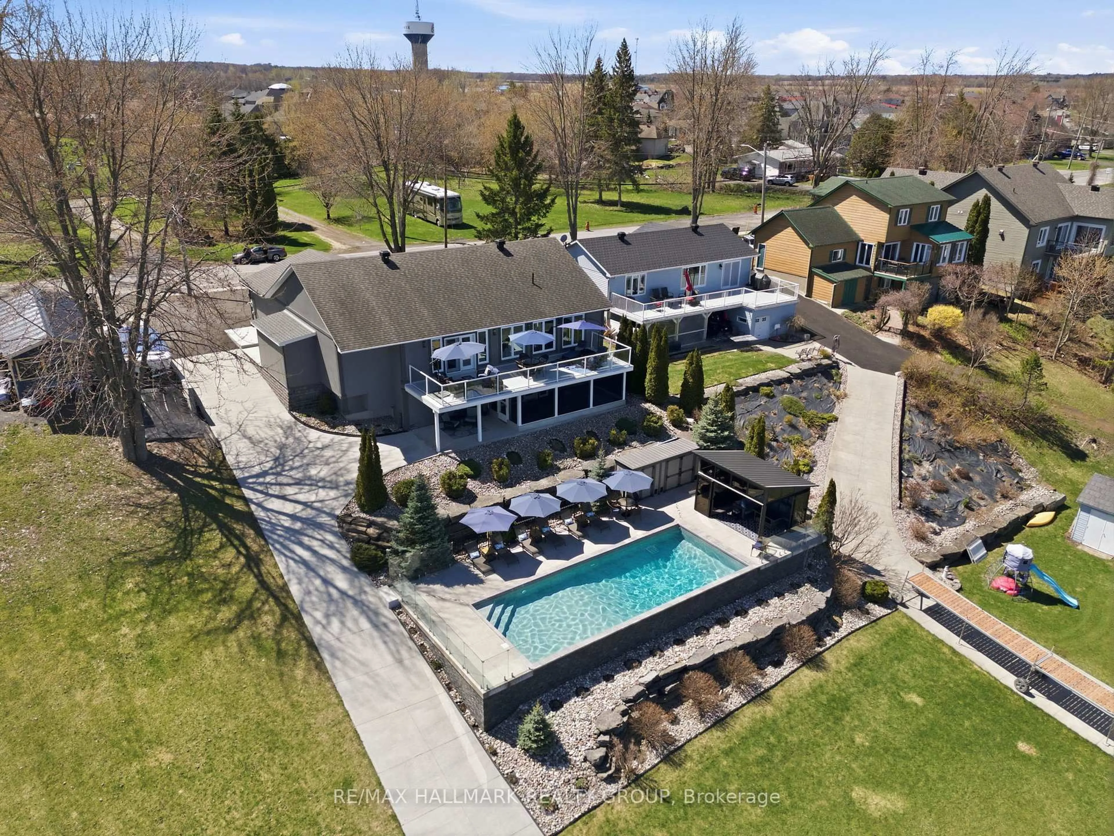 A pic from outside/outdoor area/front of a property/back of a property/a pic from drone, water/lake/river/ocean view for 2981 PRINCIPALE St, Alfred and Plantagenet Ontario K0A 3K0