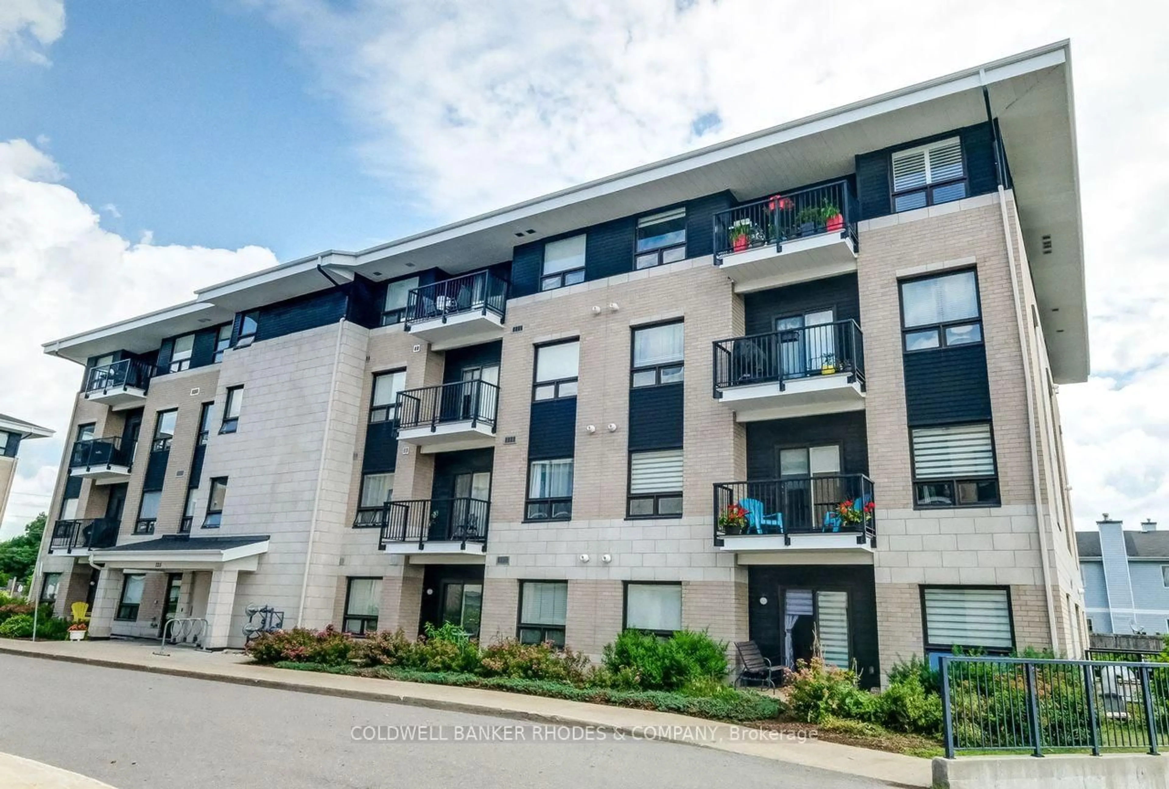 A pic from outside/outdoor area/front of a property/back of a property/a pic from drone, building for 225 WINTERFELL Private #303, Ottawa Ontario K1G 4J1