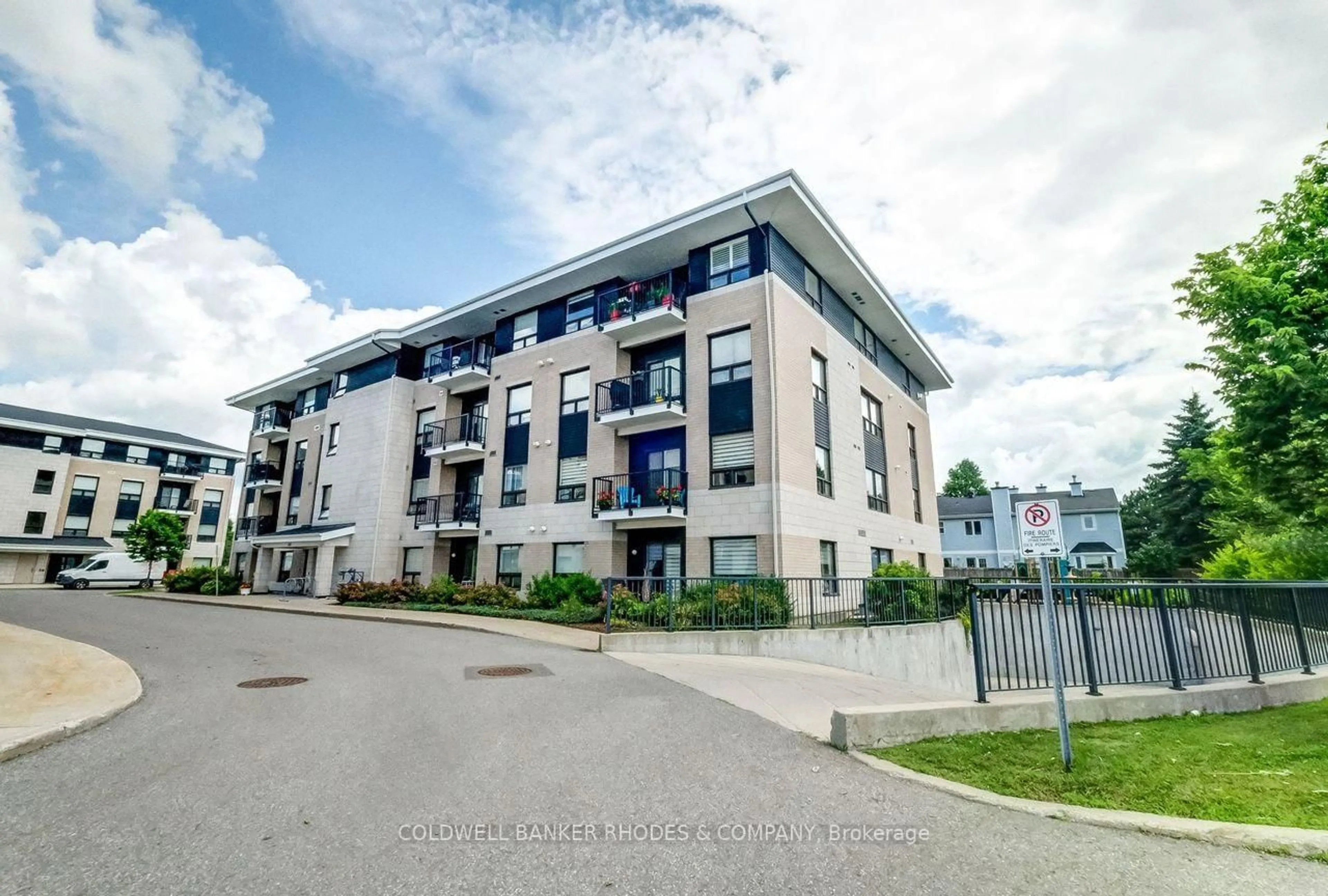 A pic from outside/outdoor area/front of a property/back of a property/a pic from drone, building for 225 WINTERFELL Private #303, Ottawa Ontario K1G 4J1