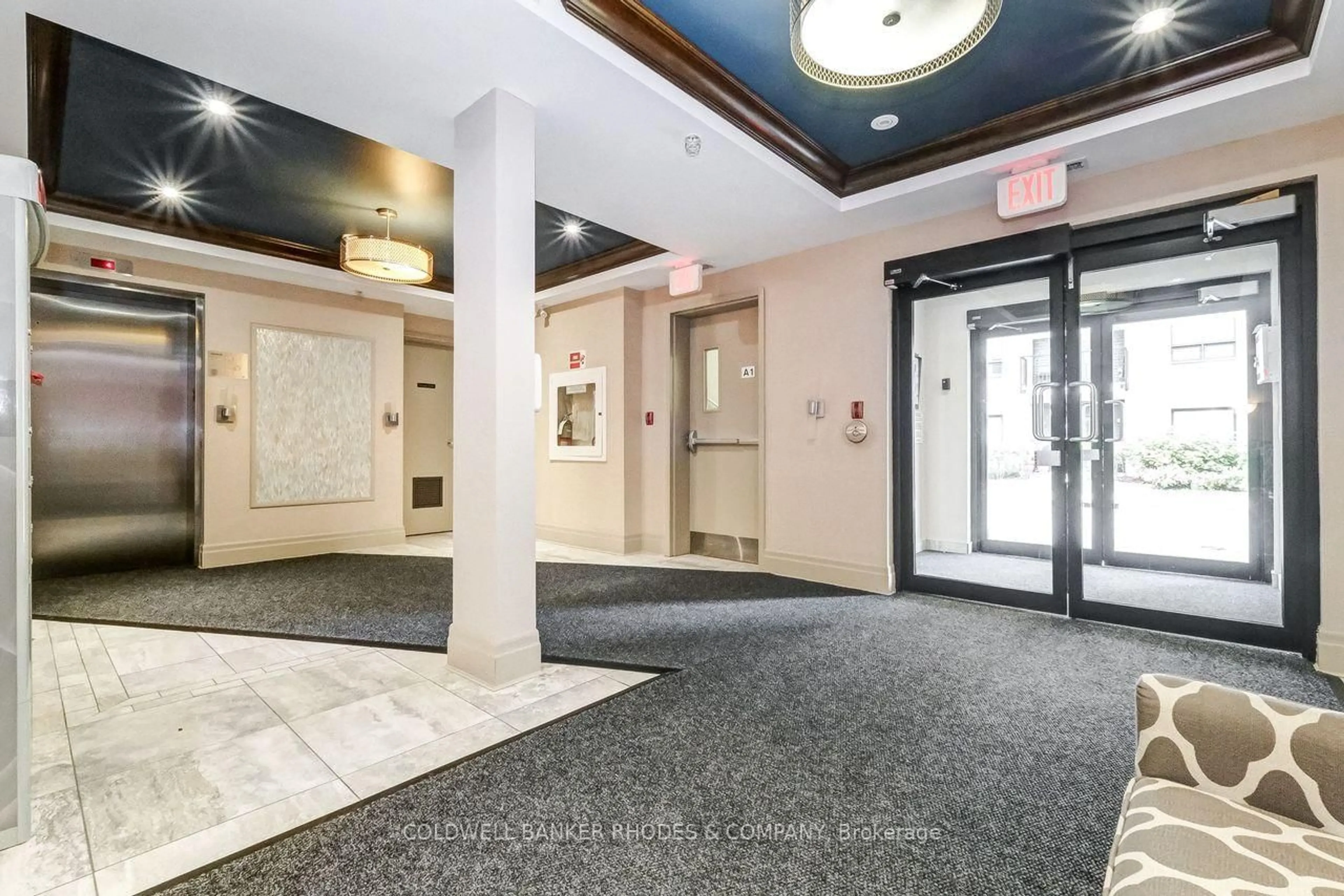 Indoor foyer for 225 WINTERFELL Private #303, Ottawa Ontario K1G 4J1