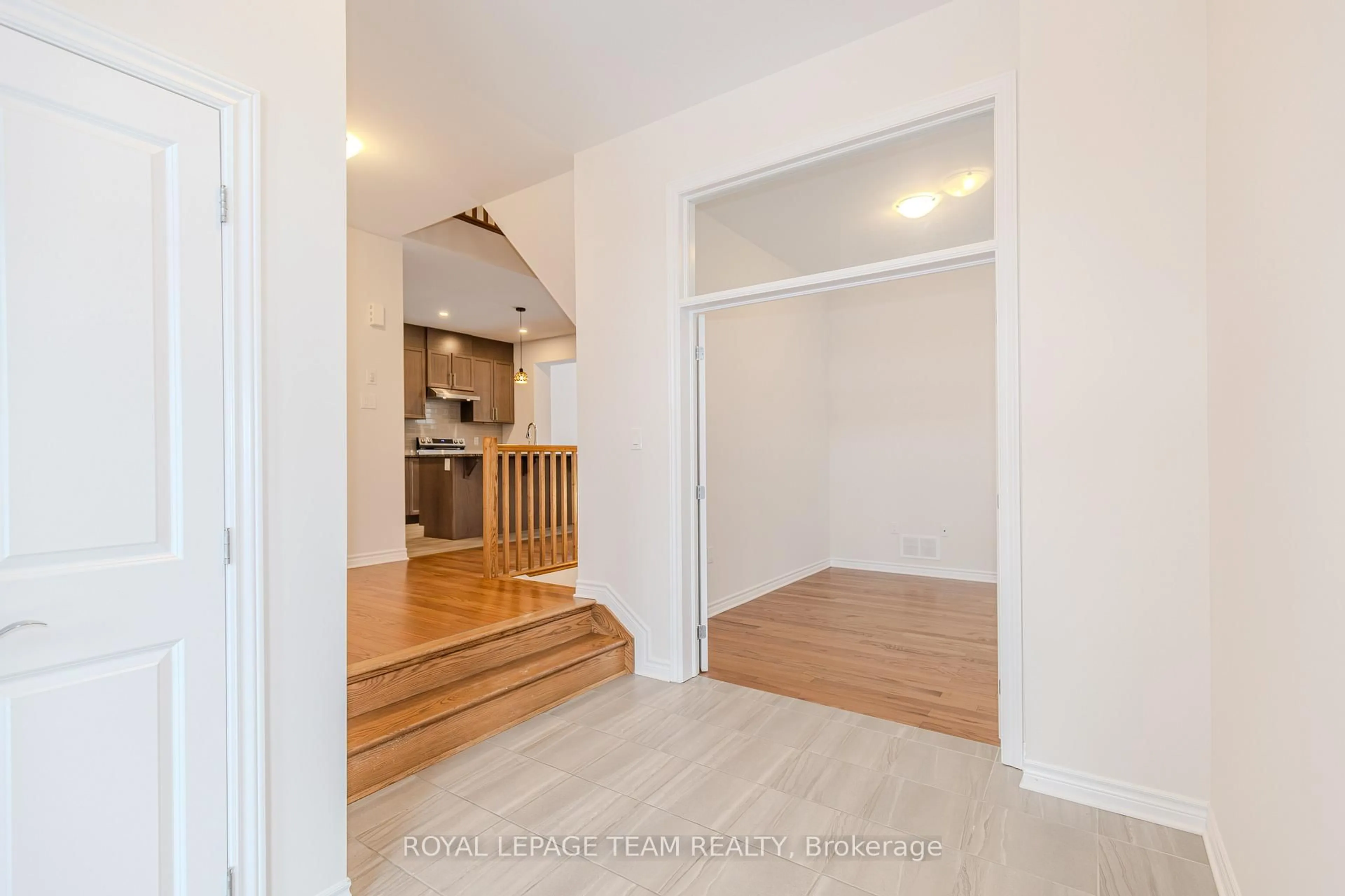 Indoor entryway for 608 Enclave Lane, Clarence-Rockland Ontario K4K 0M8