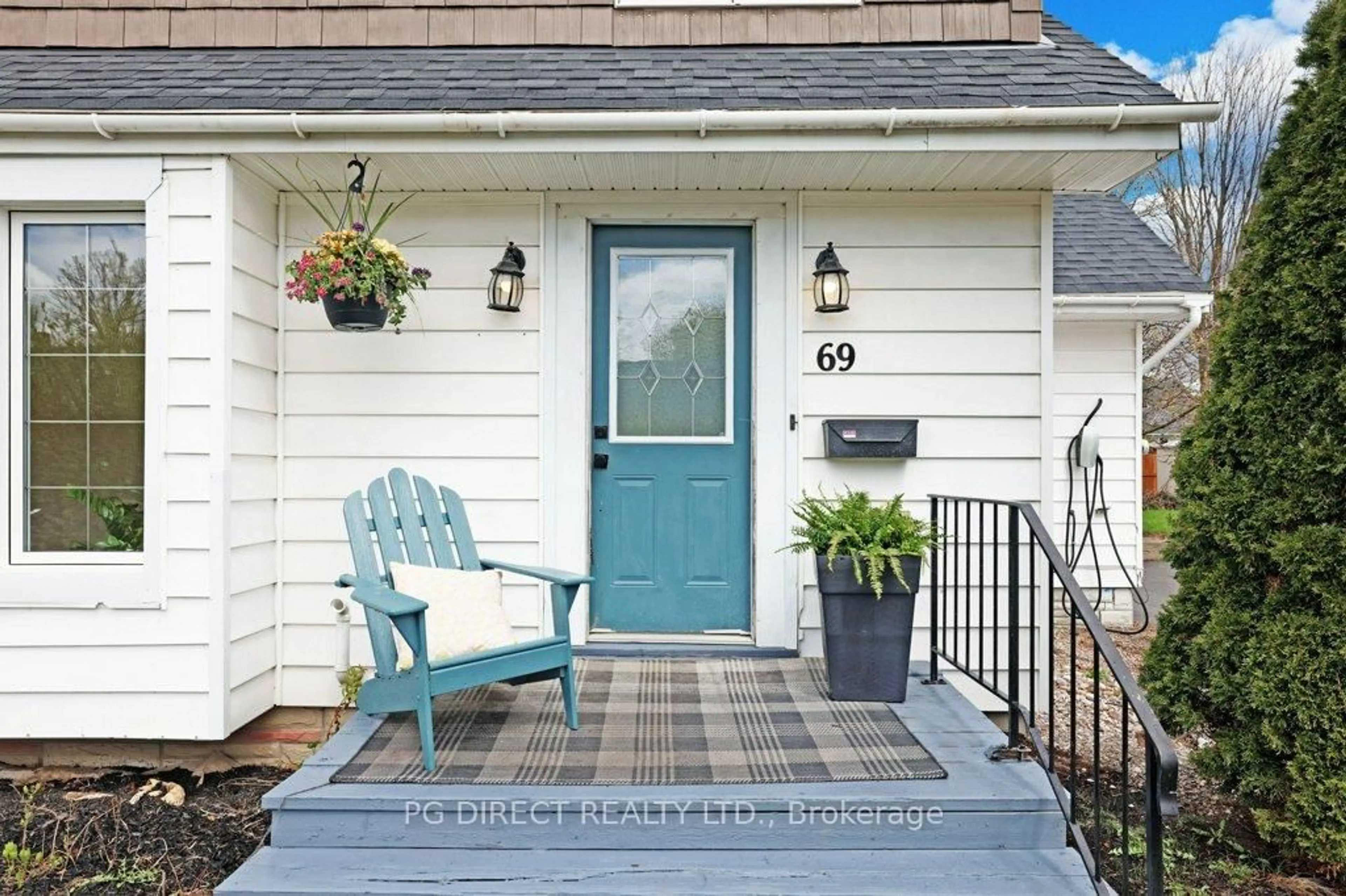Indoor entryway for 69 Harry St, Renfrew Ontario K7V 3C6