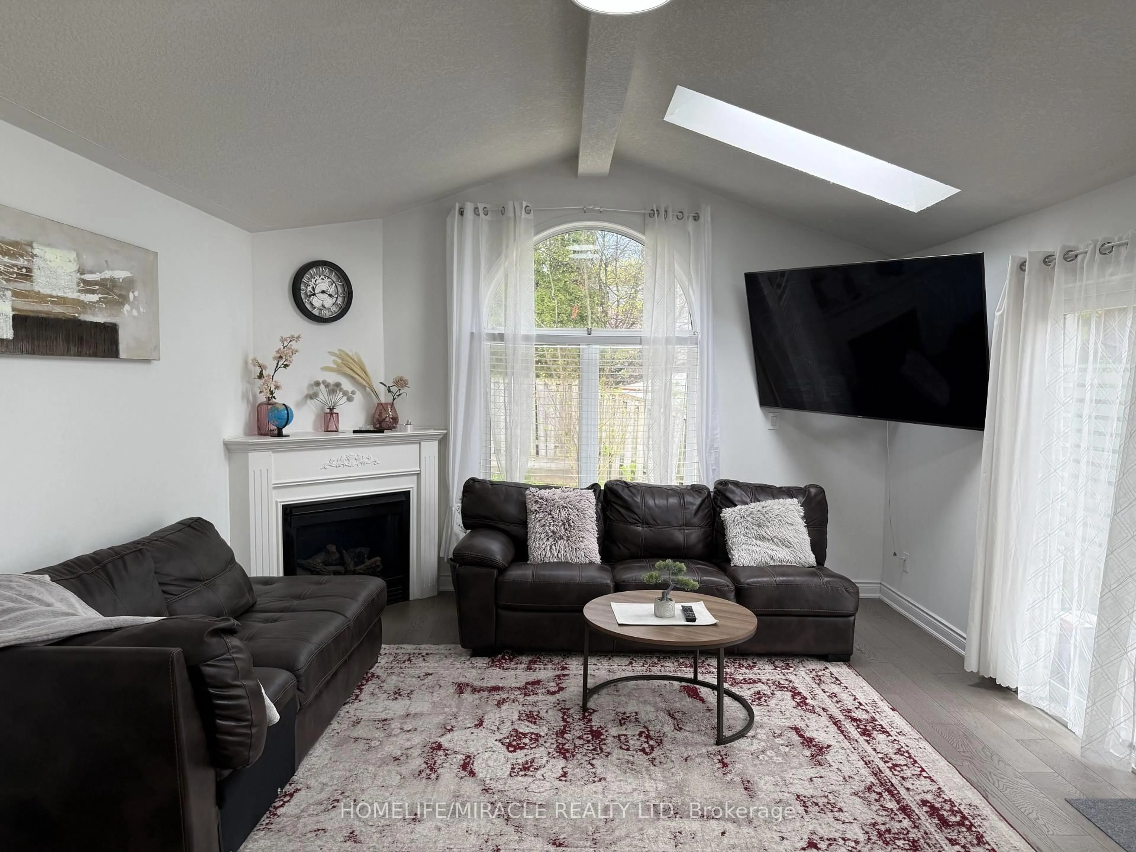 Living room with furniture, unknown for 100 Anglerock Dr, Cambridge Ontario N1T 1L9