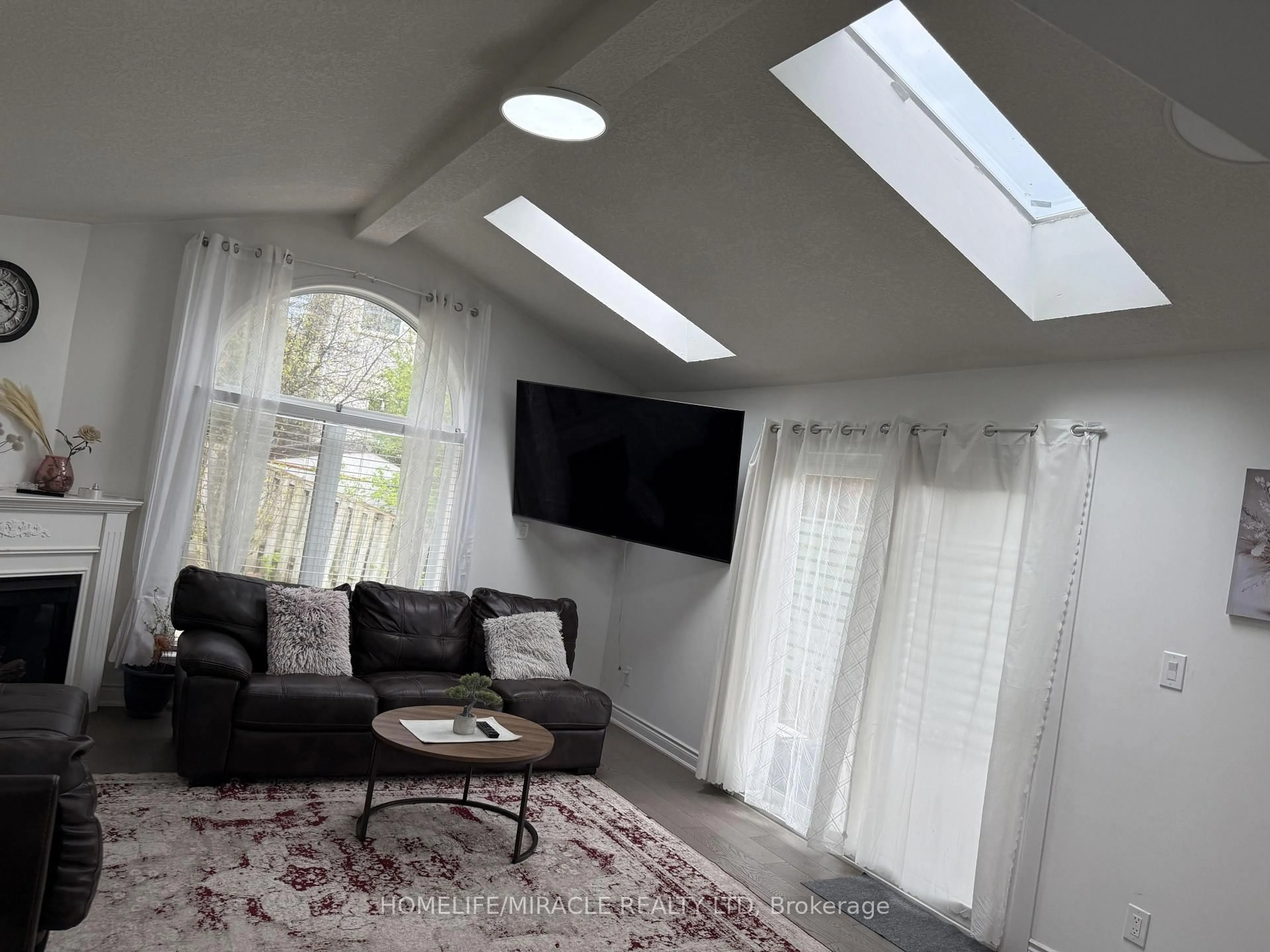 A pic of a room for 100 Anglerock Dr, Cambridge Ontario N1T 1L9