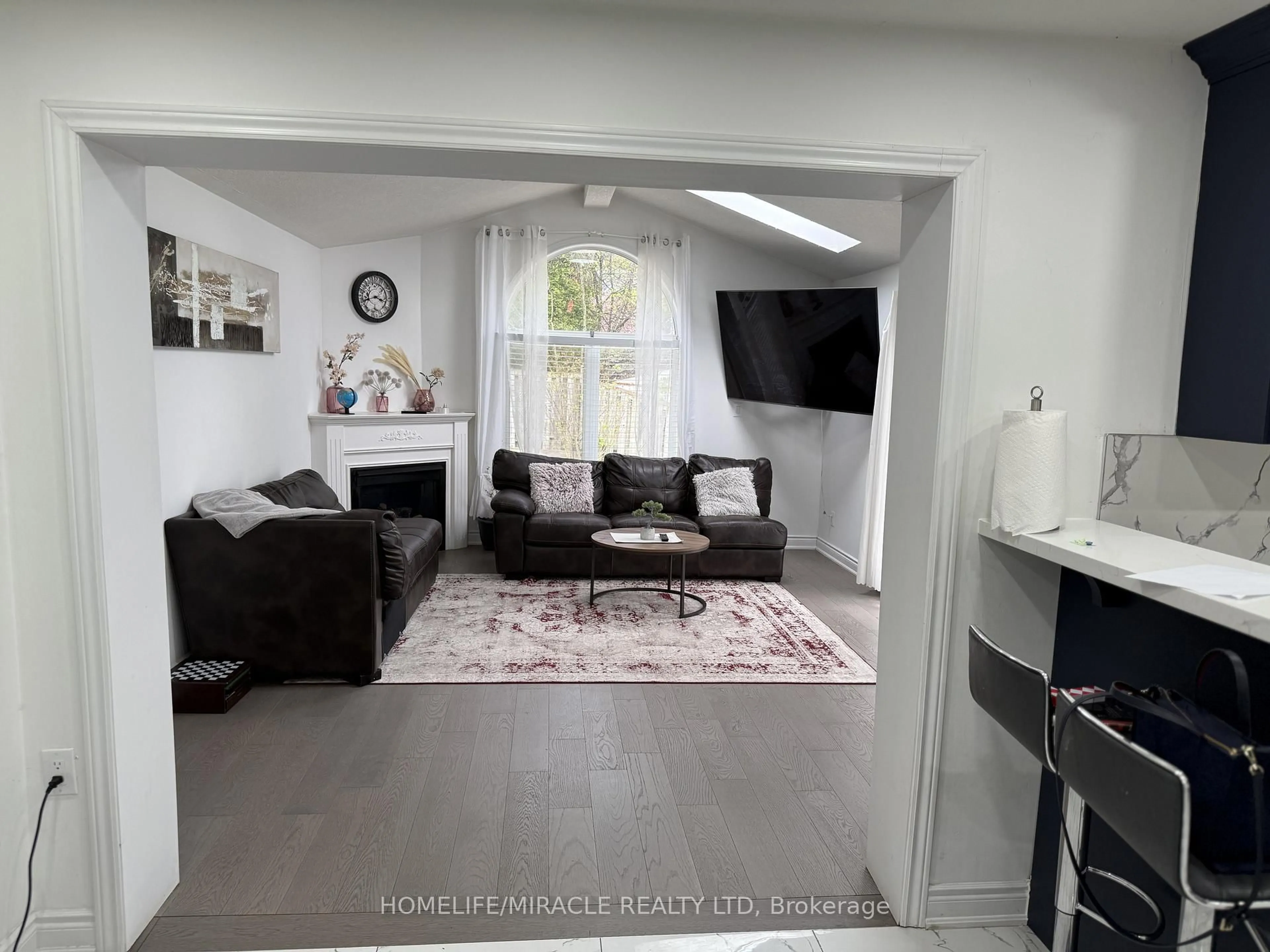 Living room with furniture, unknown for 100 Anglerock Dr, Cambridge Ontario N1T 1L9
