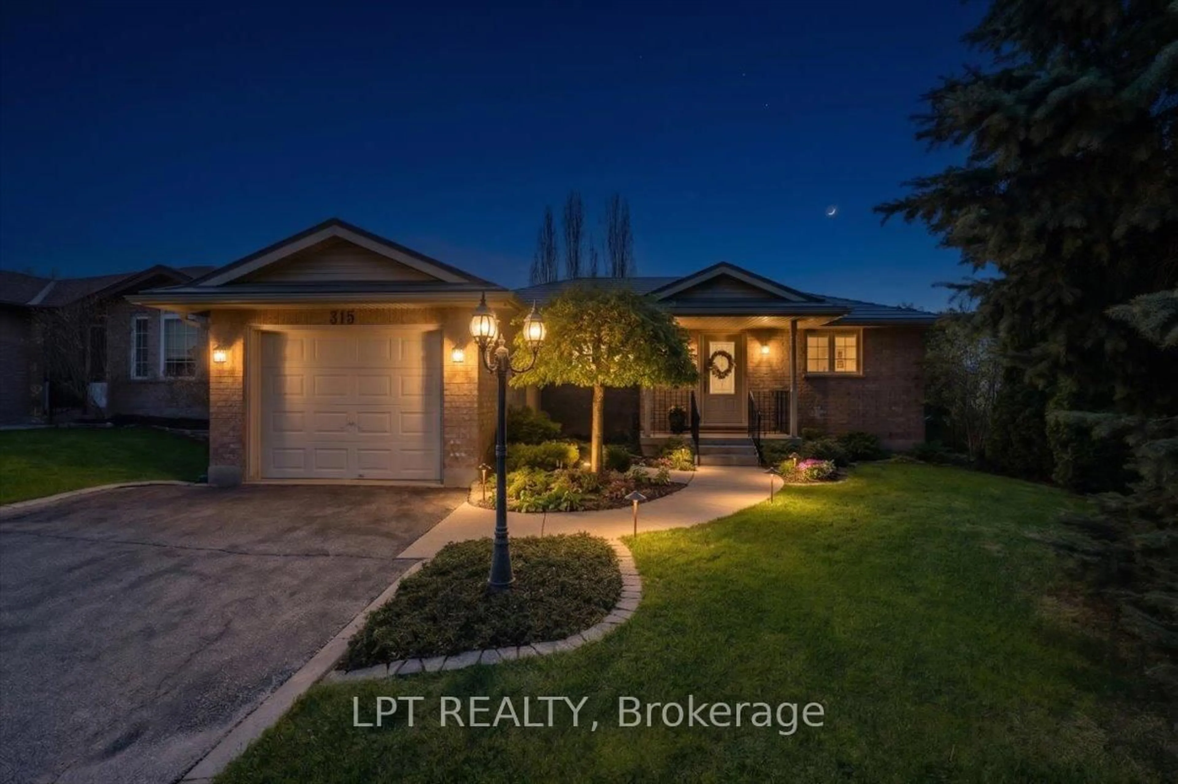 A pic from outside/outdoor area/front of a property/back of a property/a pic from drone, street for 315 Colborne St, Centre Wellington Ontario N0B 1S0