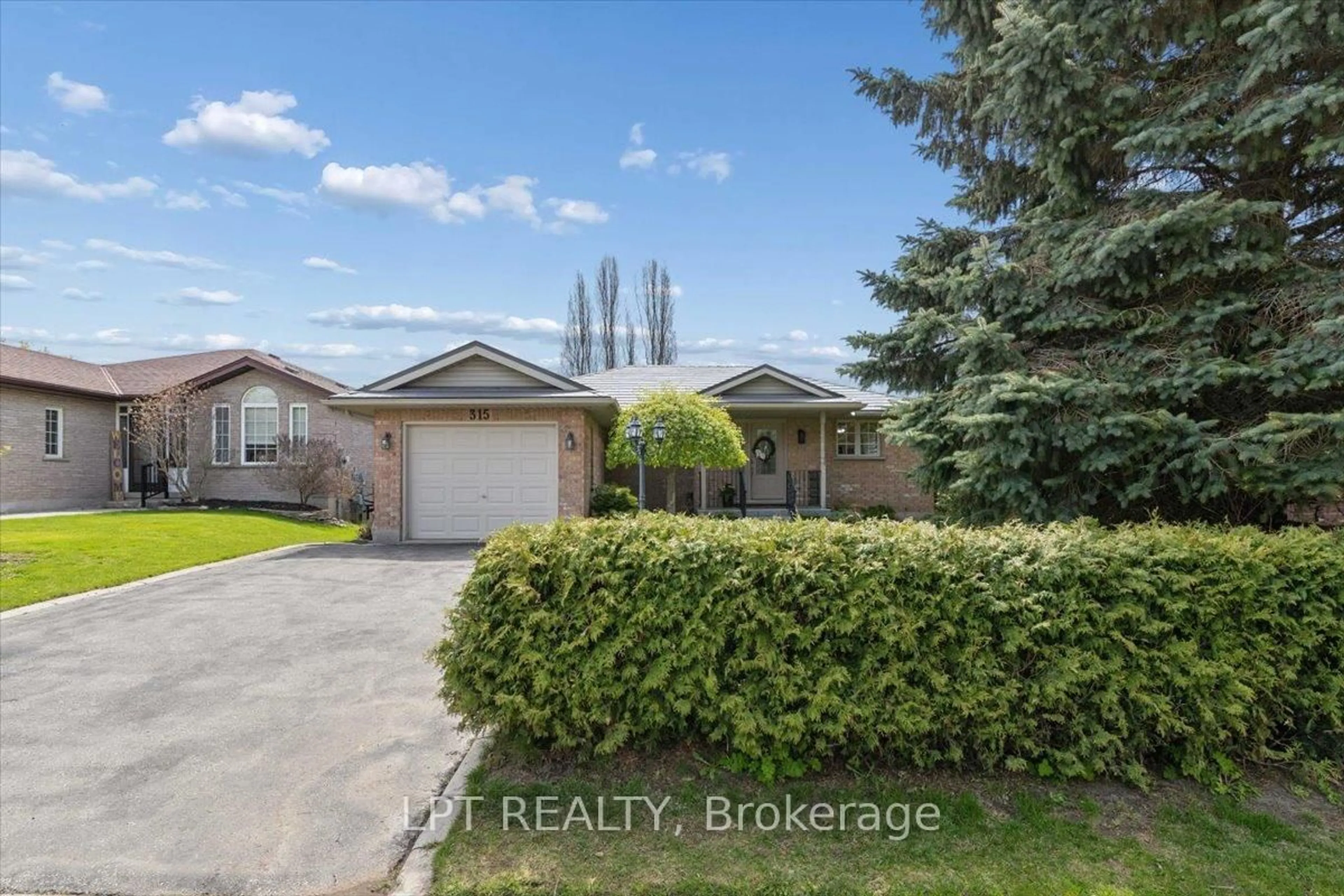 A pic from outside/outdoor area/front of a property/back of a property/a pic from drone, street for 315 Colborne St, Centre Wellington Ontario N0B 1S0