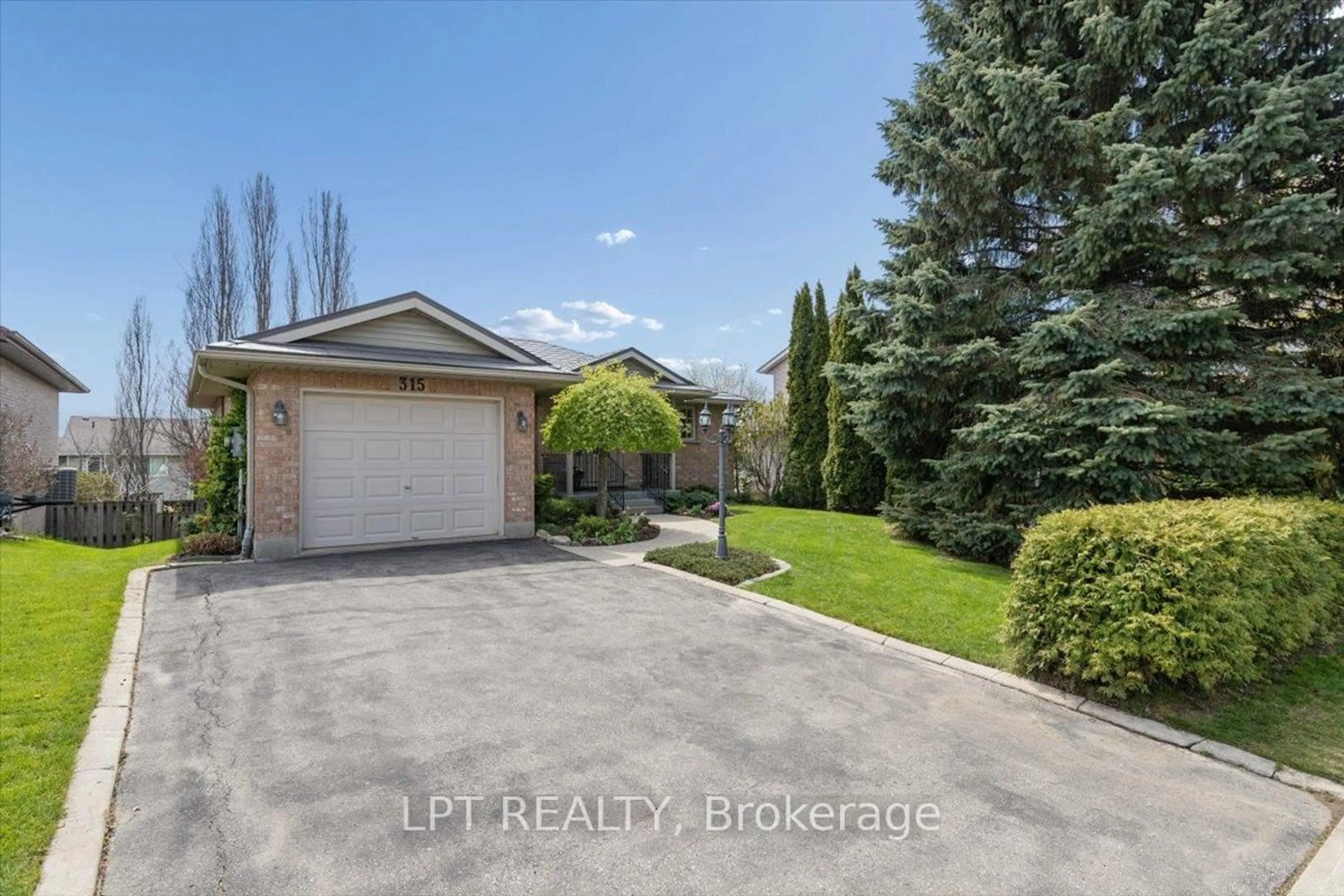 A pic from outside/outdoor area/front of a property/back of a property/a pic from drone, street for 315 Colborne St, Centre Wellington Ontario N0B 1S0
