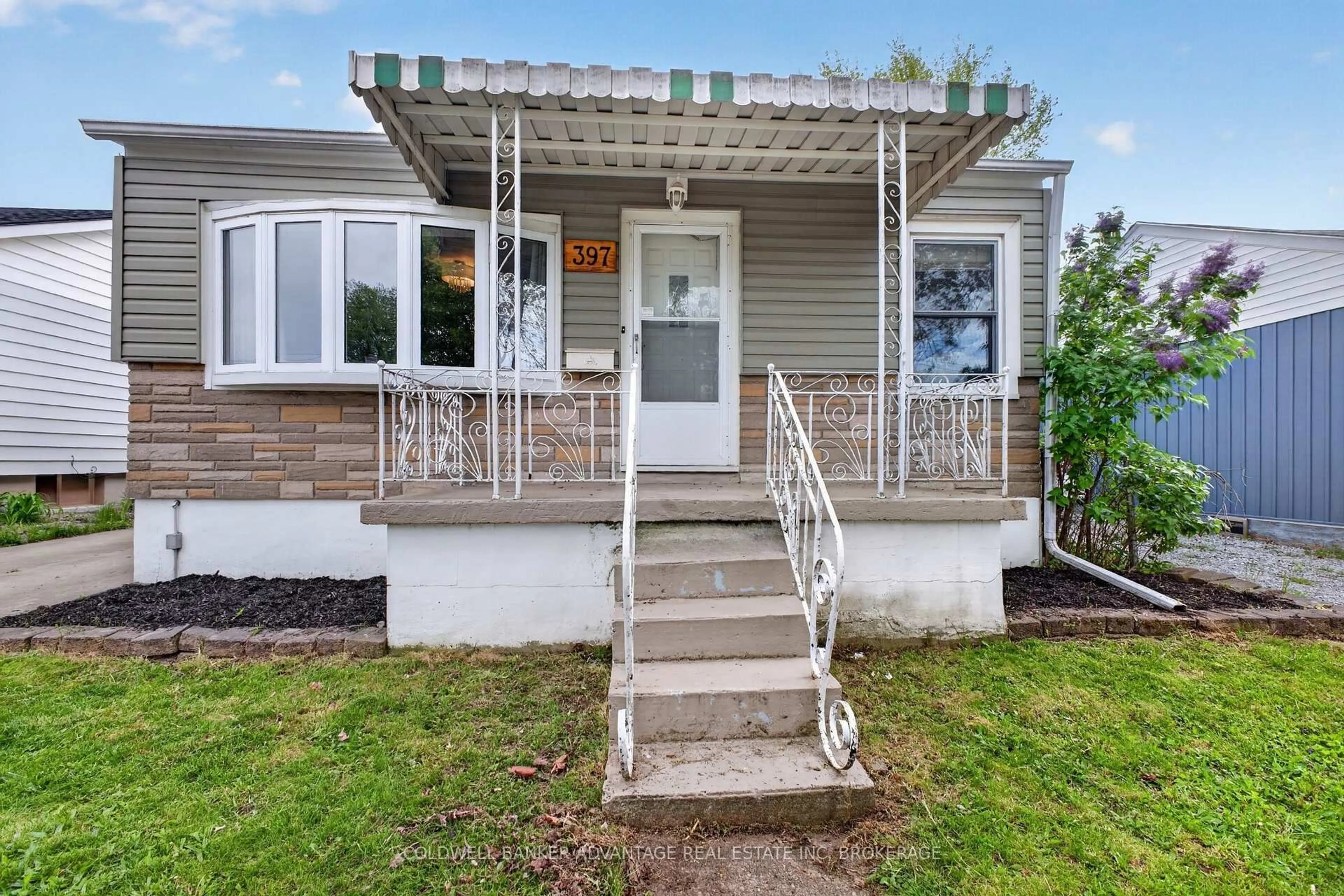 Home with vinyl exterior material, street for 397 Navy St, Welland Ontario L3B 4Y3