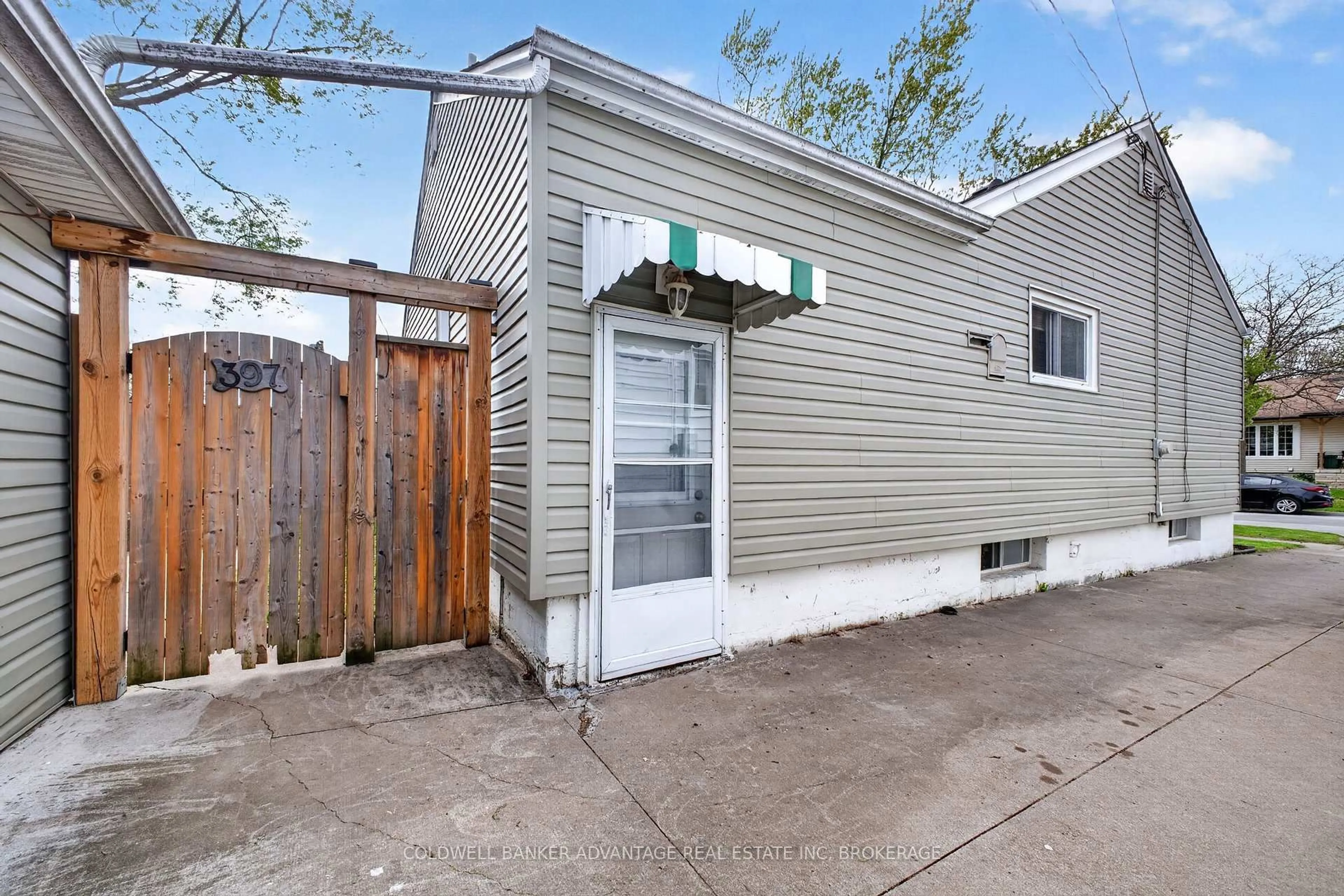 Patio, street for 397 Navy St, Welland Ontario L3B 4Y3