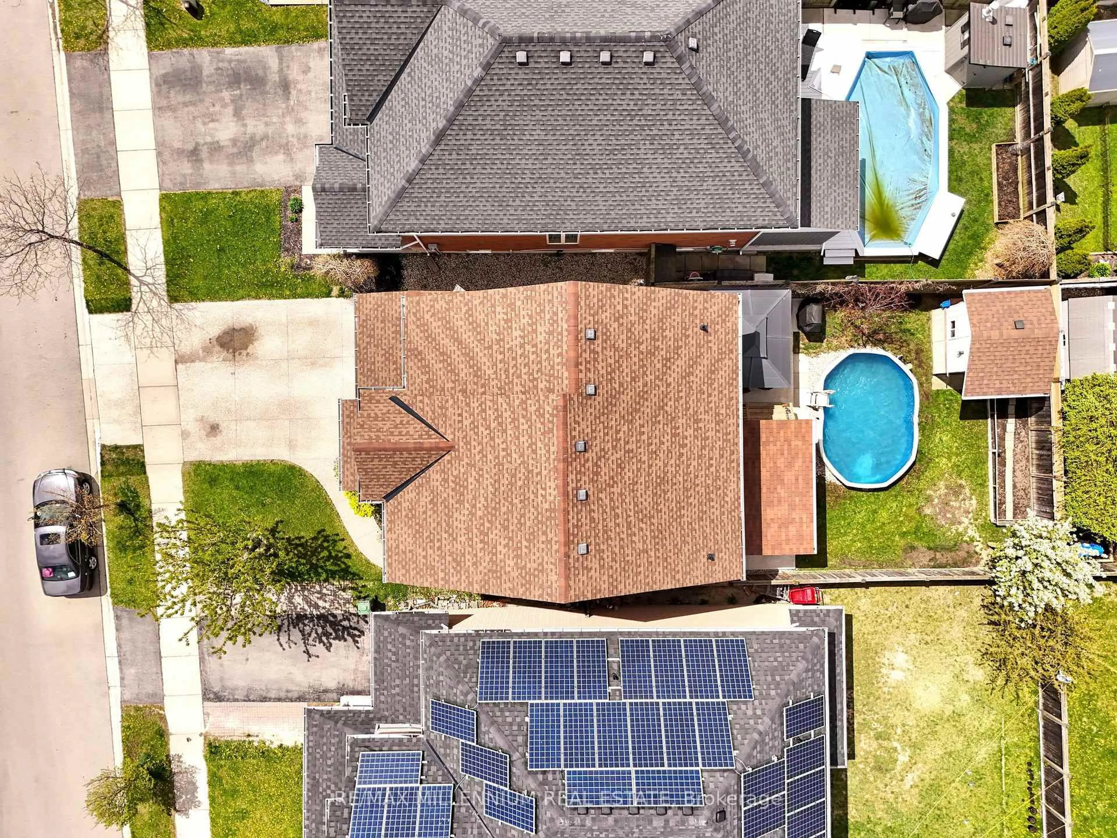 A pic from outside/outdoor area/front of a property/back of a property/a pic from drone, building for 8 Bates Ave, Hamilton Ontario L0R 1P0