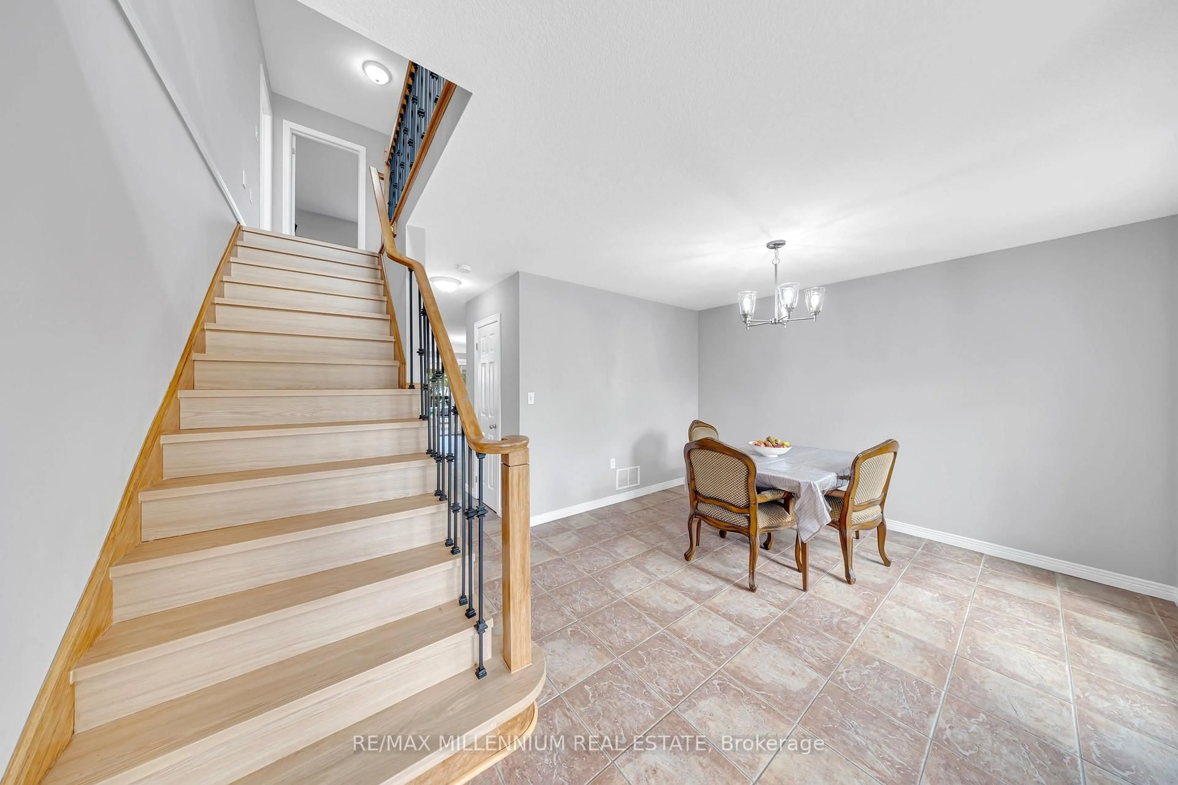Unknown for 8 Bates Ave, Hamilton Ontario L0R 1P0