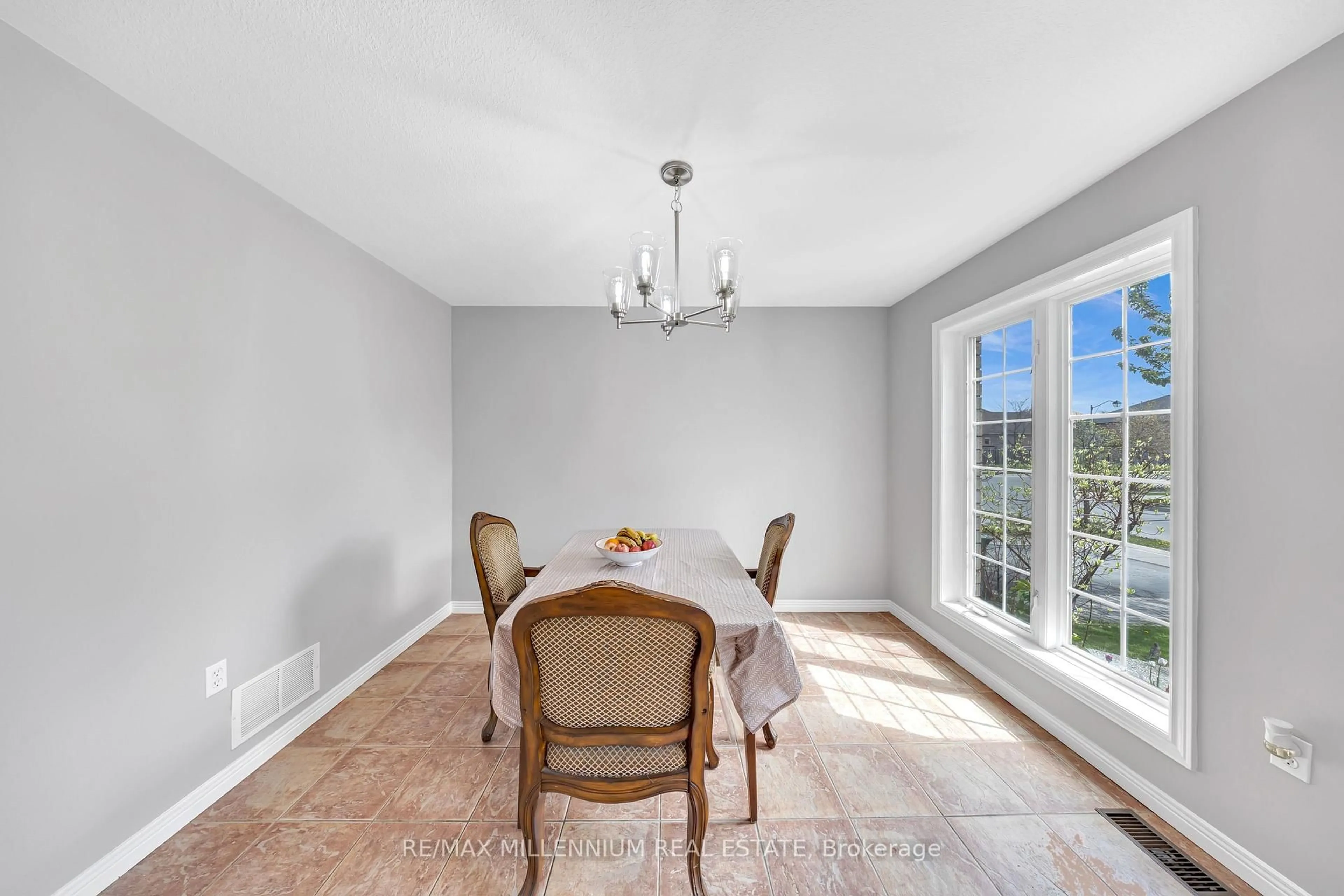 Dining room, unknown for 8 Bates Ave, Hamilton Ontario L0R 1P0