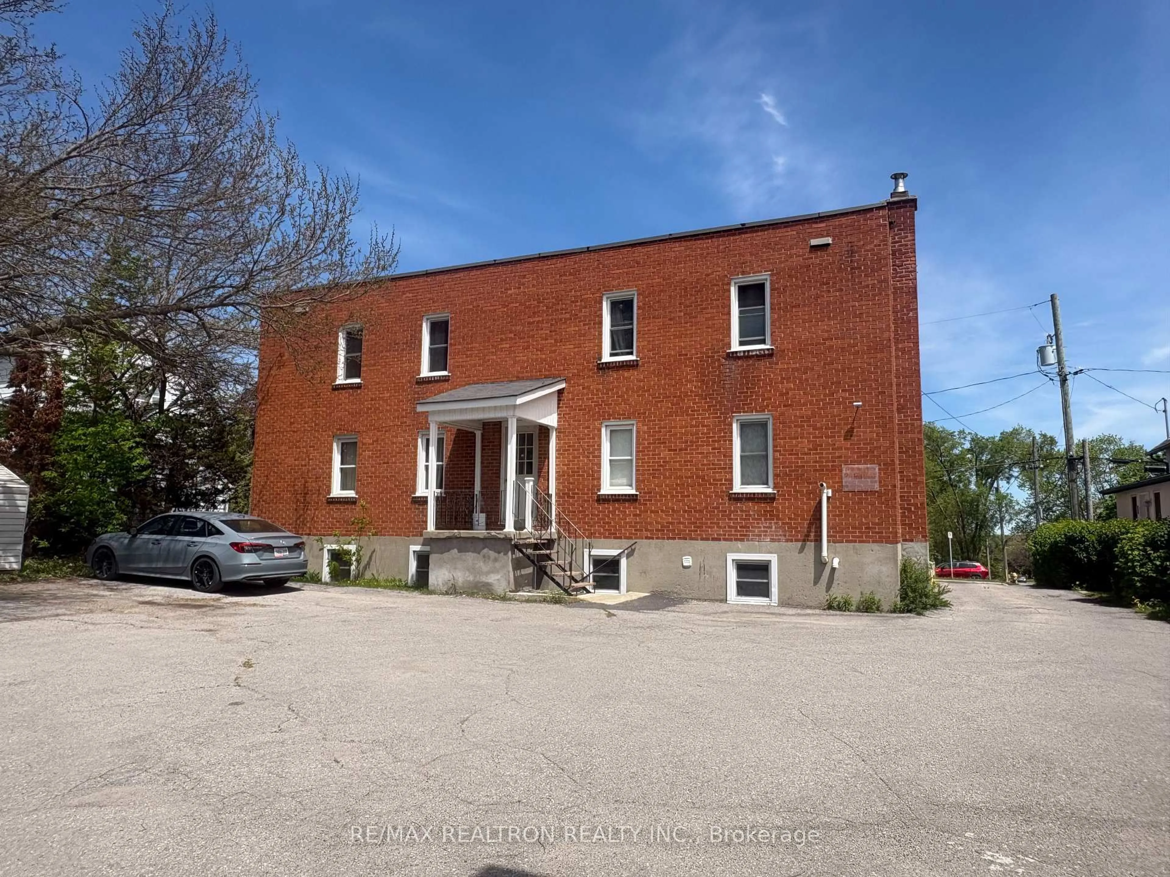 A pic from outside/outdoor area/front of a property/back of a property/a pic from drone, building for 28 Mccoll St, Quinte West Ontario K8V 5L3