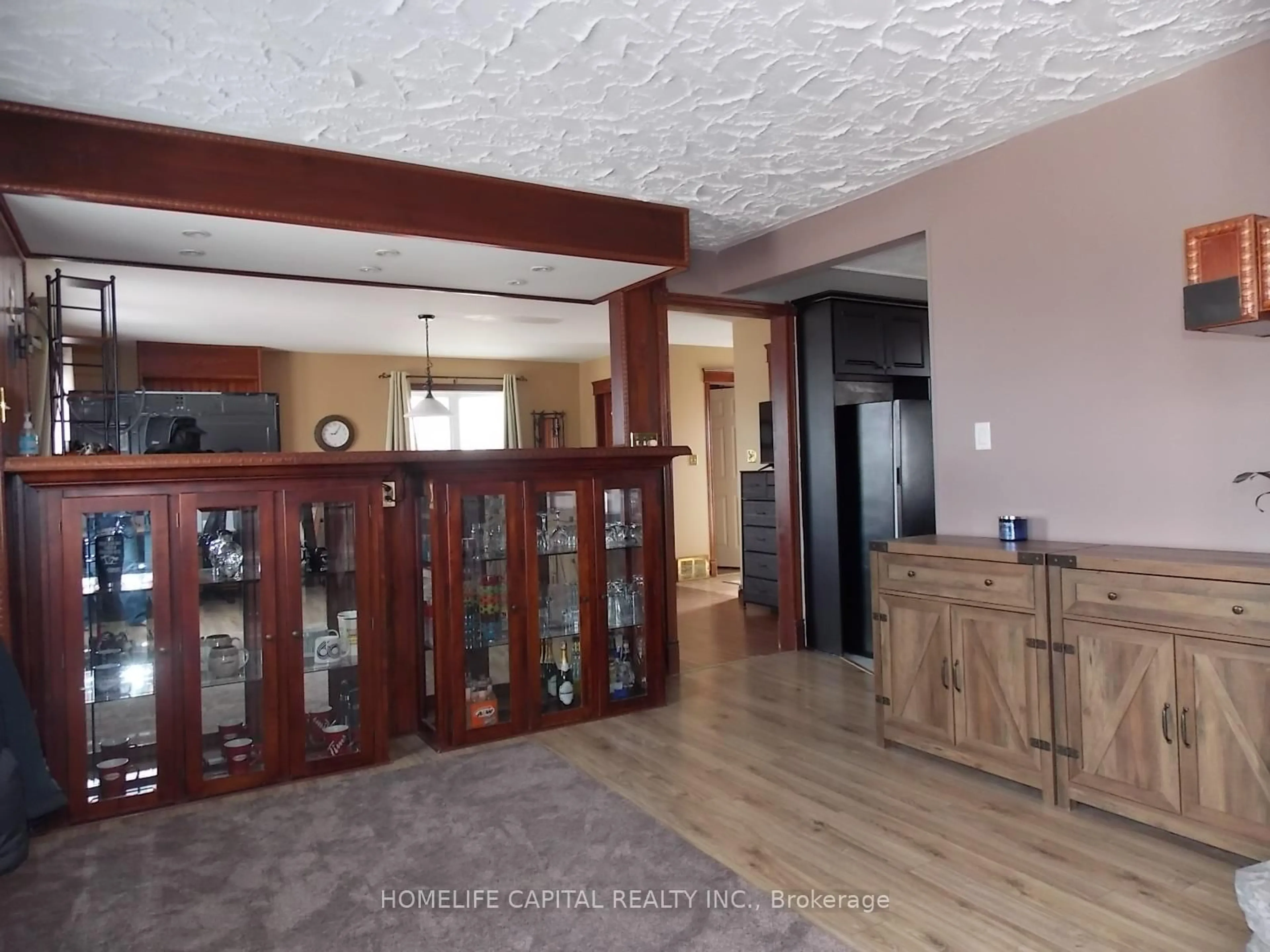 Indoor foyer for 1091 County Rd 15 Rd, Alfred and Plantagenet Ontario K0B 1A0