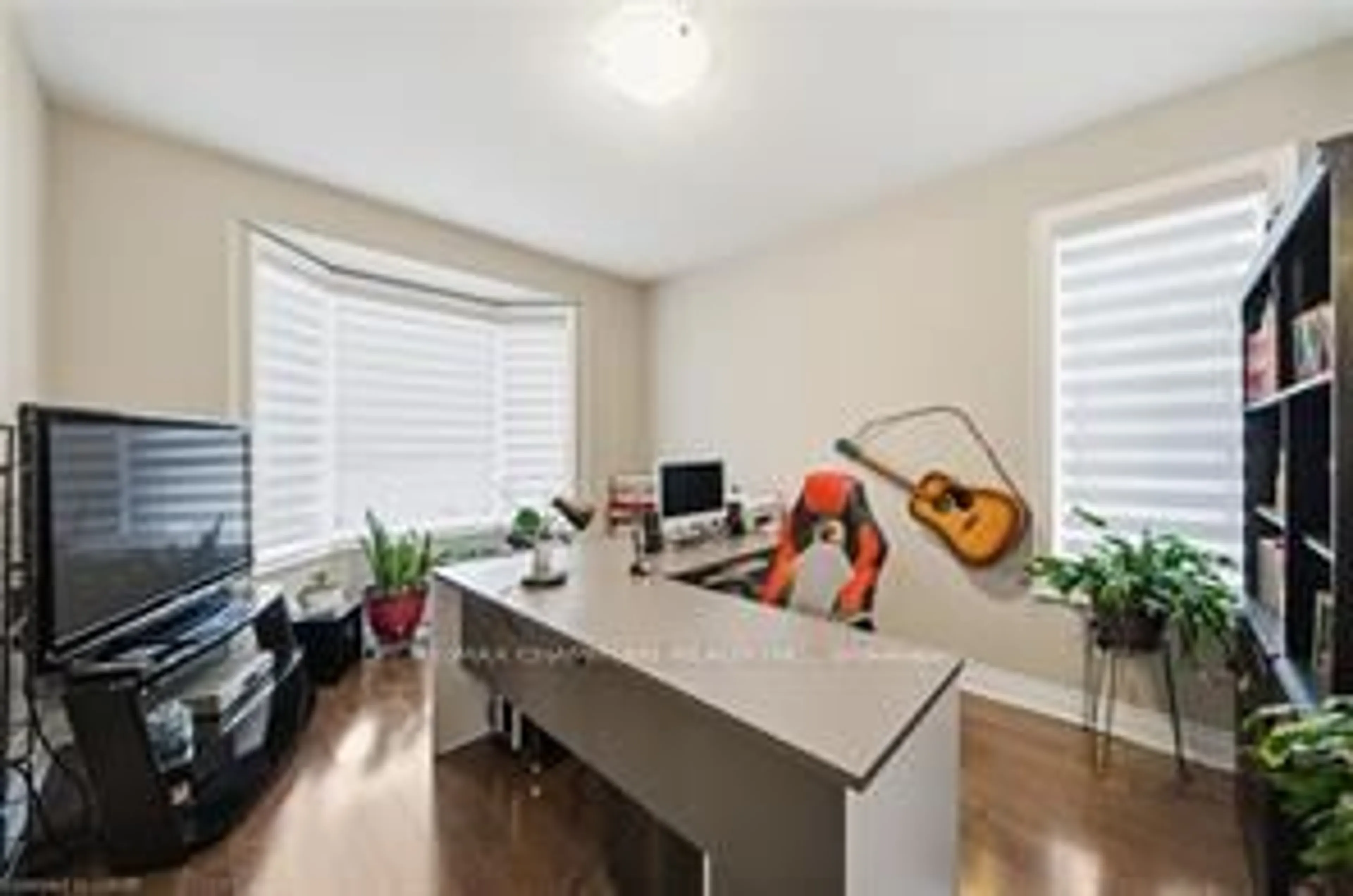 A pic of a room for 55 Meek Ave, Mono Ontario L9W 6W9