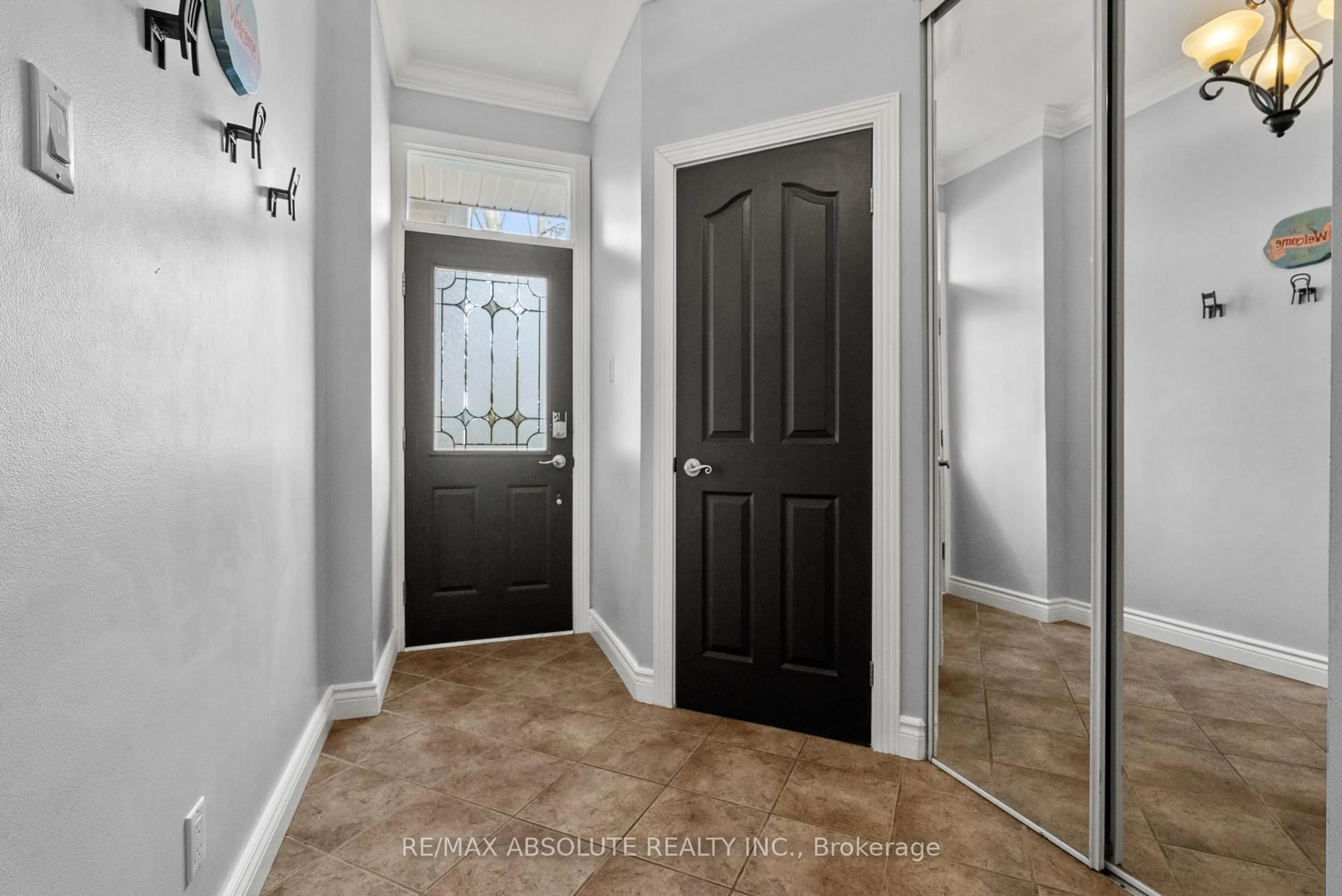 Indoor entryway for 4199 Owl Valley Dr, Ottawa Ontario K1V 1L9