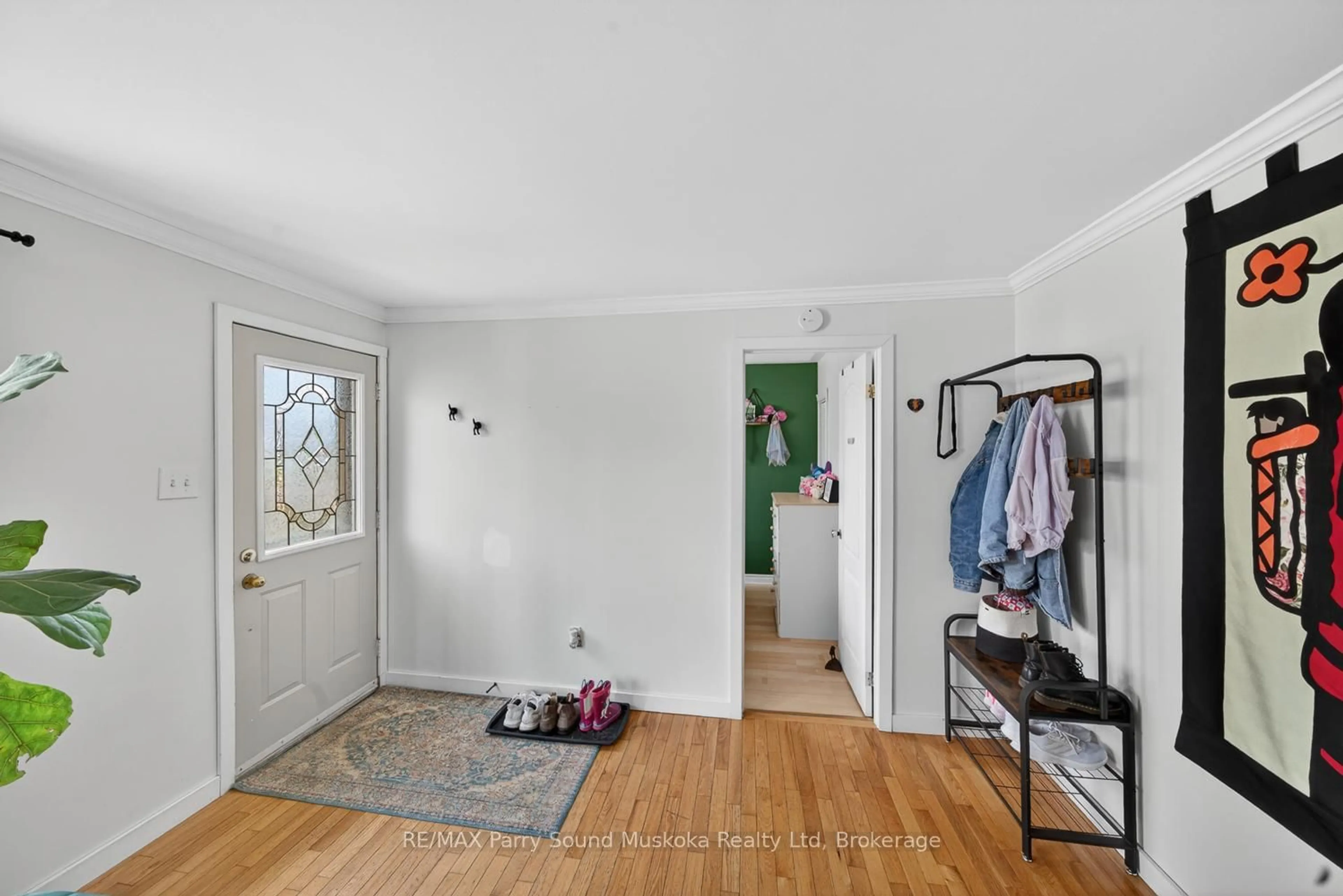 Indoor entryway for 23 Highland Cres, Parry Sound Ontario P2A 1N7