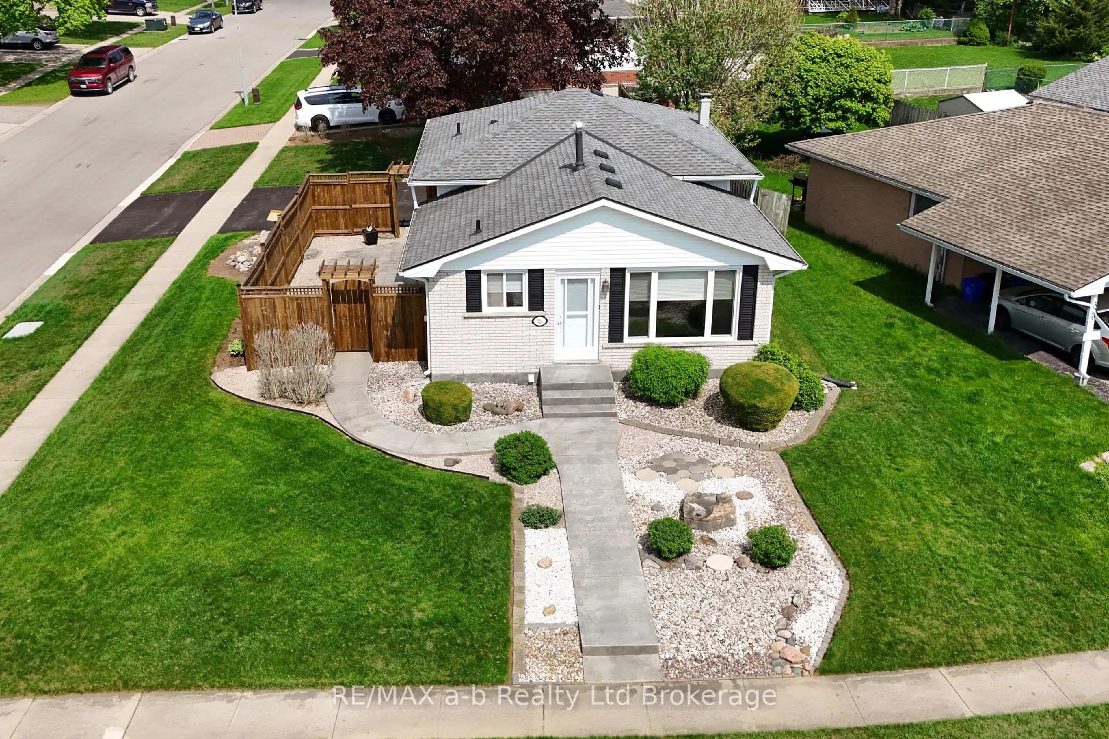 A pic from outside/outdoor area/front of a property/back of a property/a pic from drone, street for 324 Macdonald Dr, Woodstock Ontario N4S 8E3