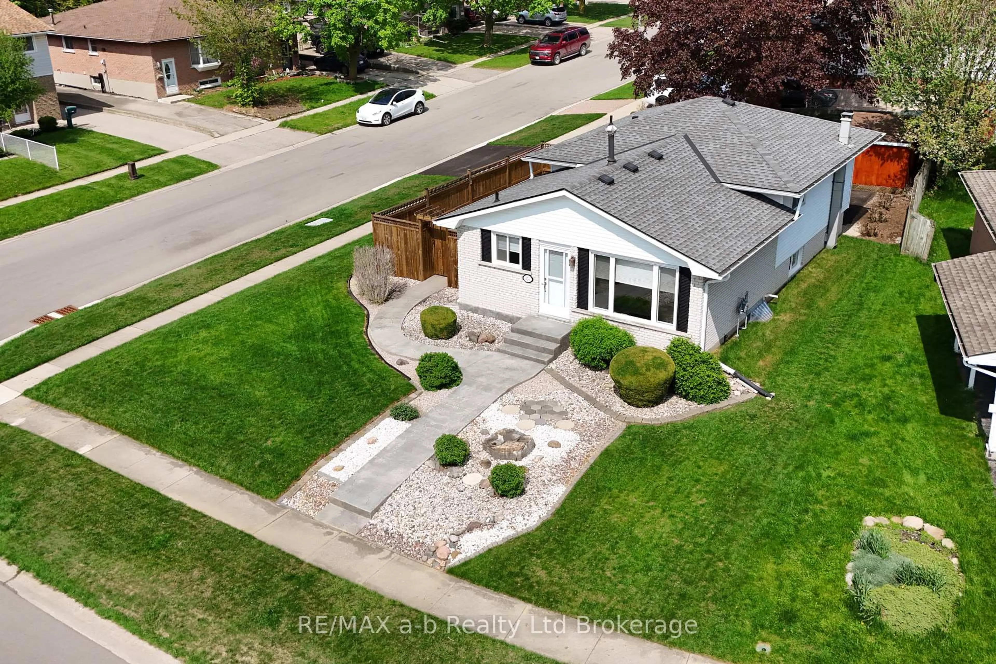 A pic from outside/outdoor area/front of a property/back of a property/a pic from drone, street for 324 Macdonald Dr, Woodstock Ontario N4S 8E3
