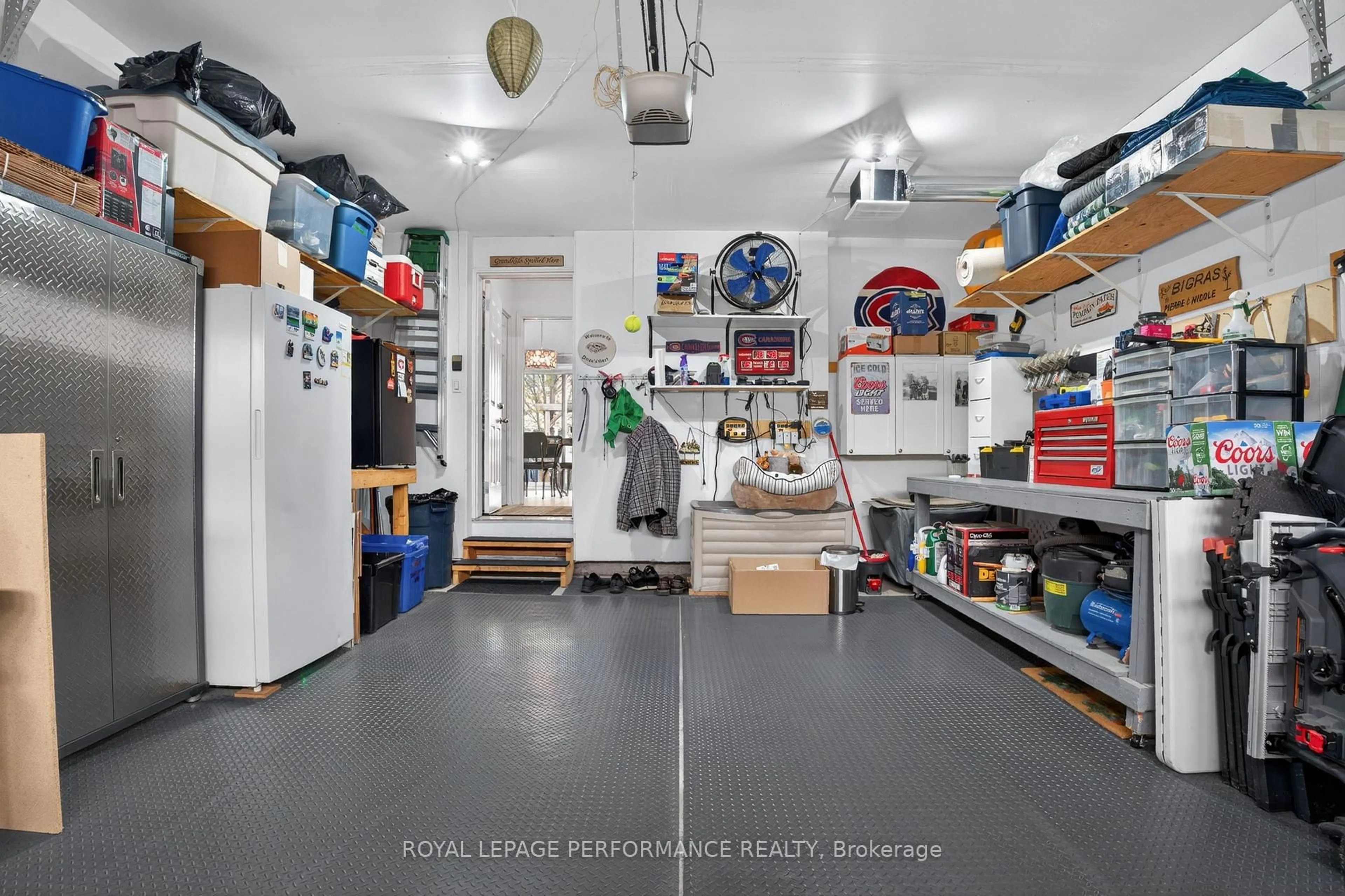 Indoor garage for 112 Jade St, Clarence-Rockland Ontario K4K 0C8