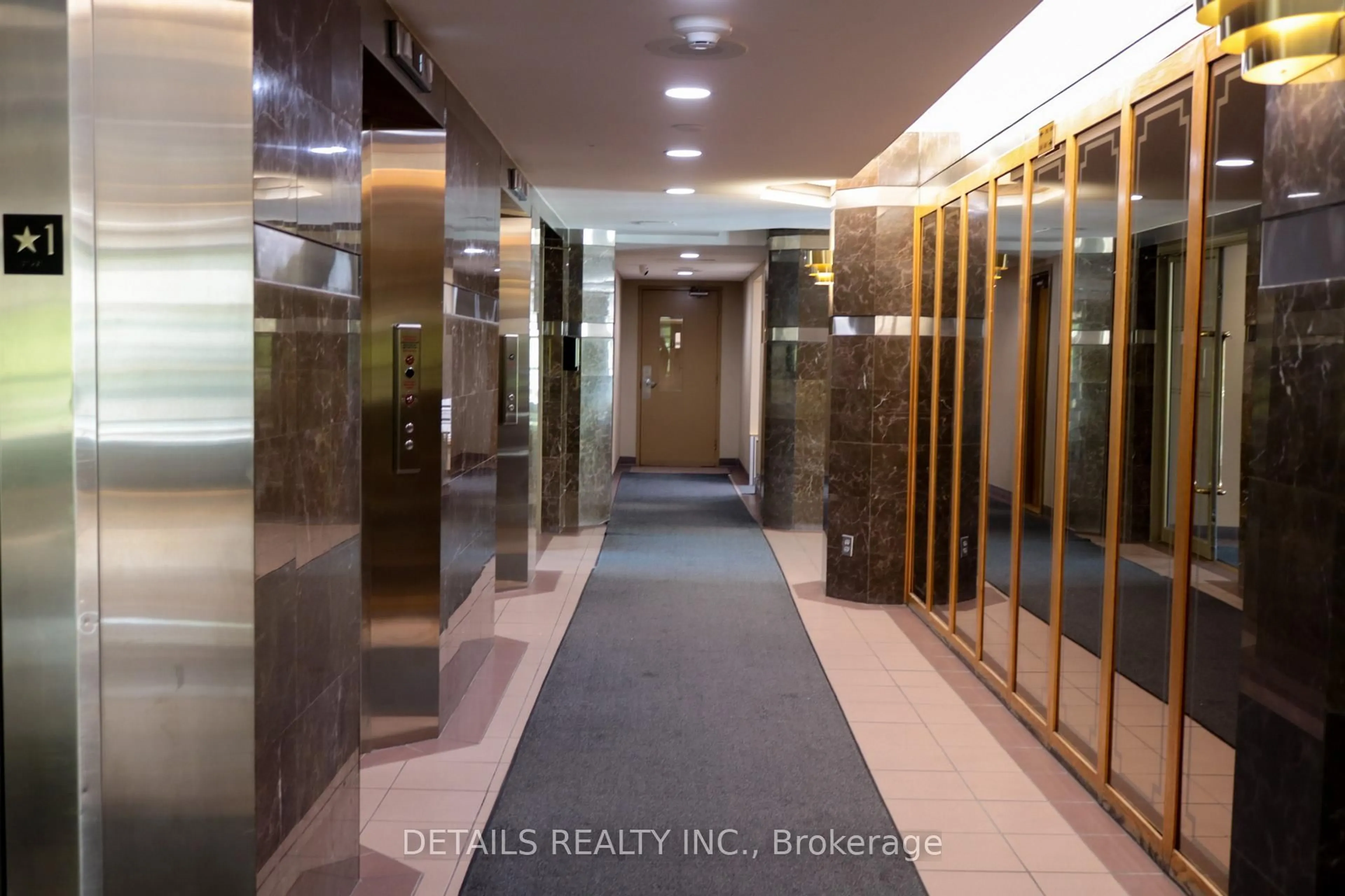 Indoor foyer for 2760 Carousel Cres #1009, Ottawa Ontario K1T 2N4
