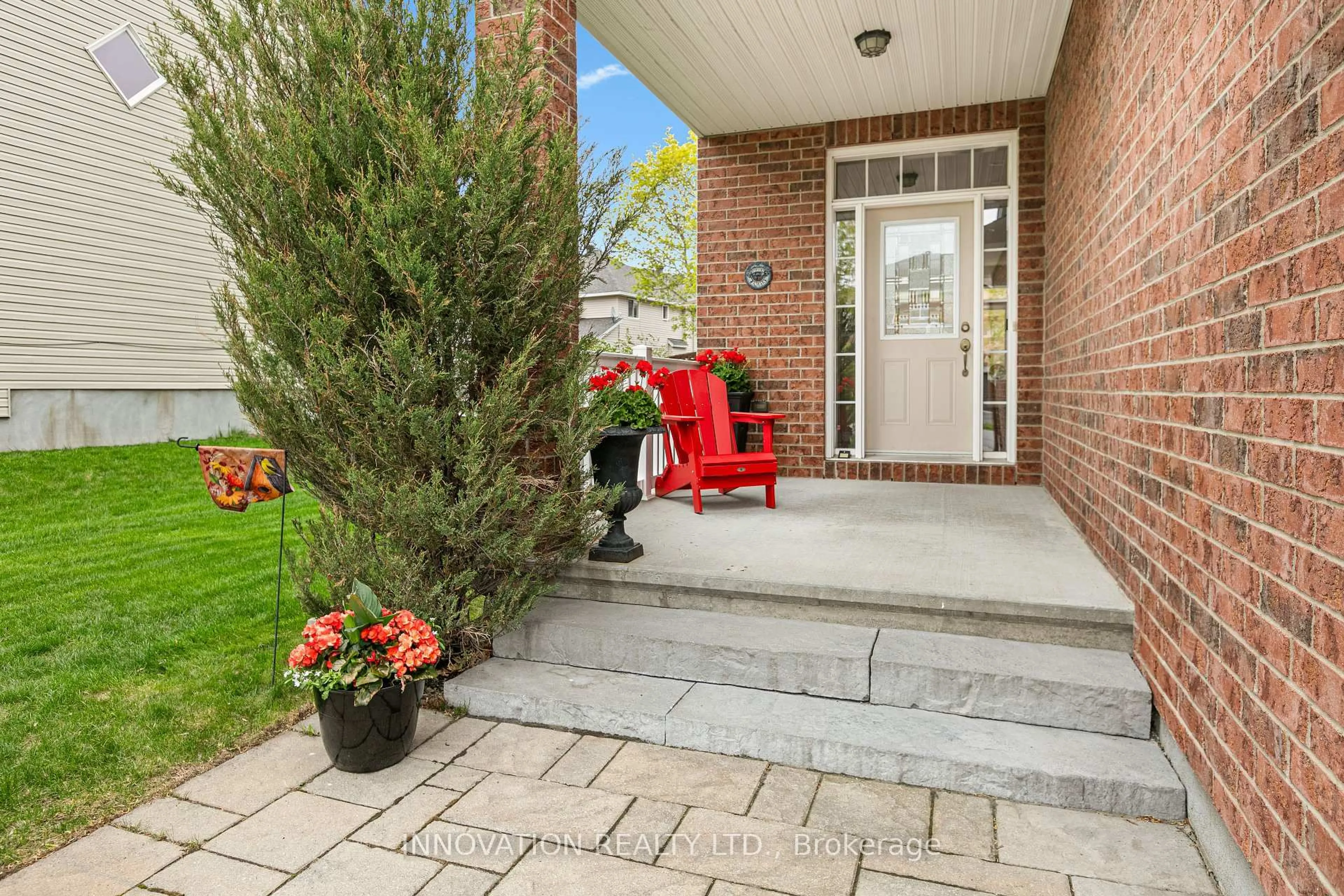 Patio, street for 372 Kingbrook Dr, Ottawa Ontario K2M 0G2