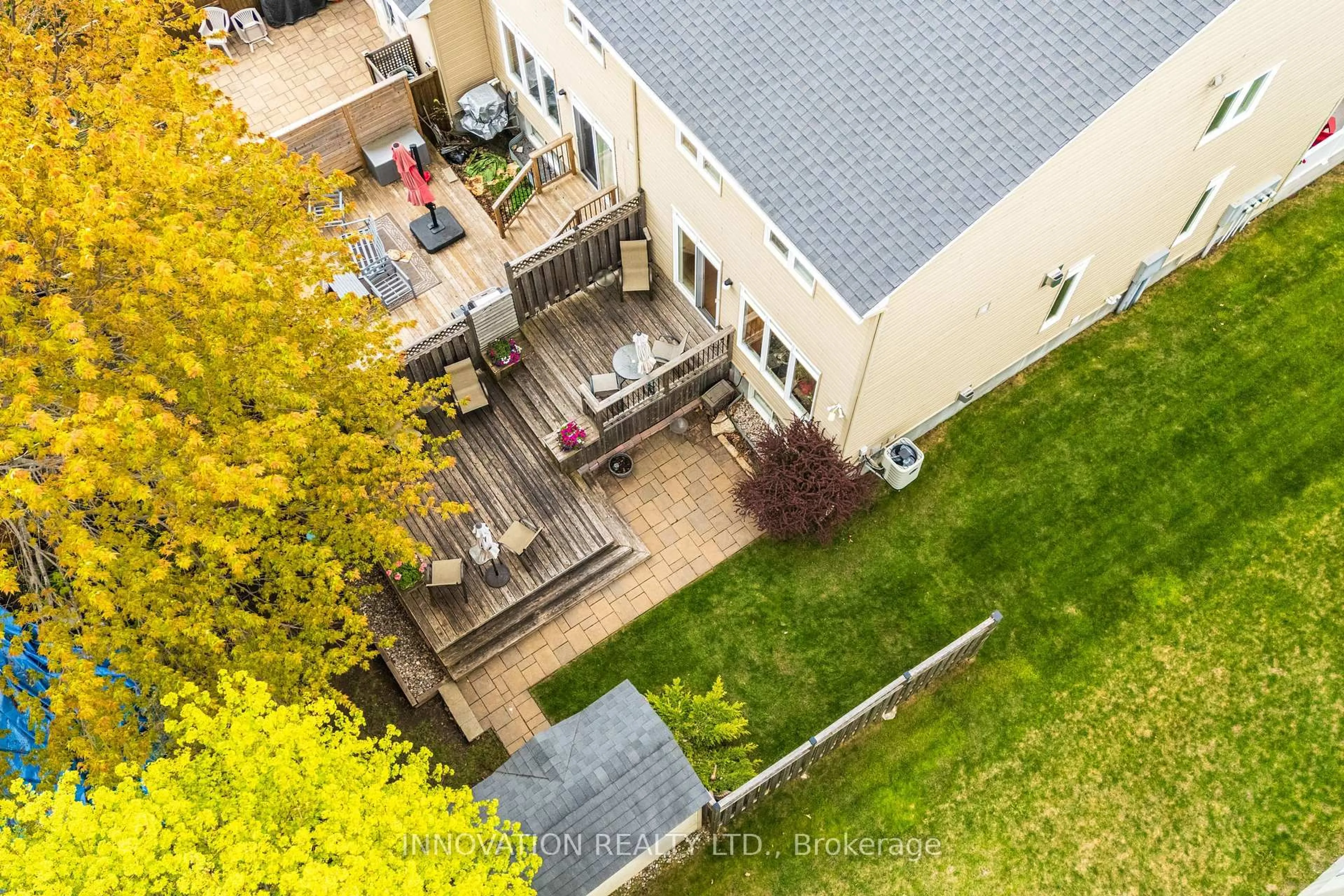 A pic from outside/outdoor area/front of a property/back of a property/a pic from drone, city buildings view from balcony for 372 Kingbrook Dr, Ottawa Ontario K2M 0G2