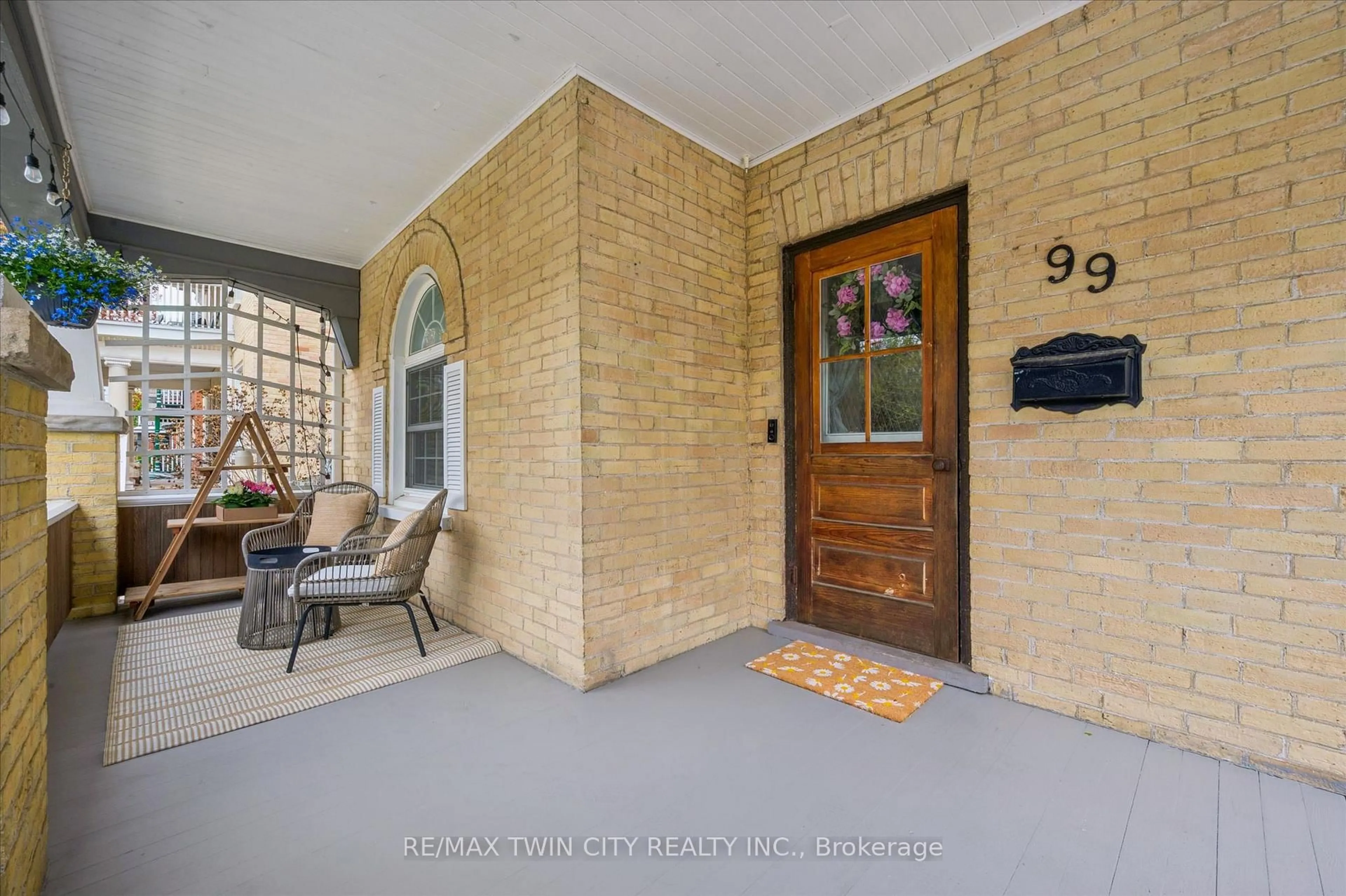 Indoor entryway for 99 Water St, Kitchener Ontario N2G 1Z4