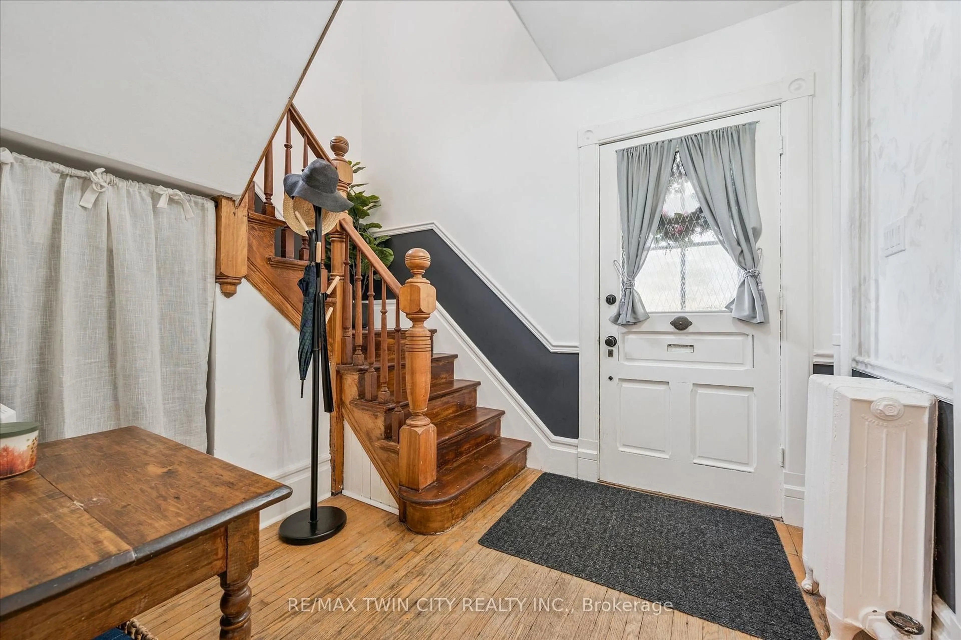 Indoor entryway for 99 Water St, Kitchener Ontario N2G 1Z4