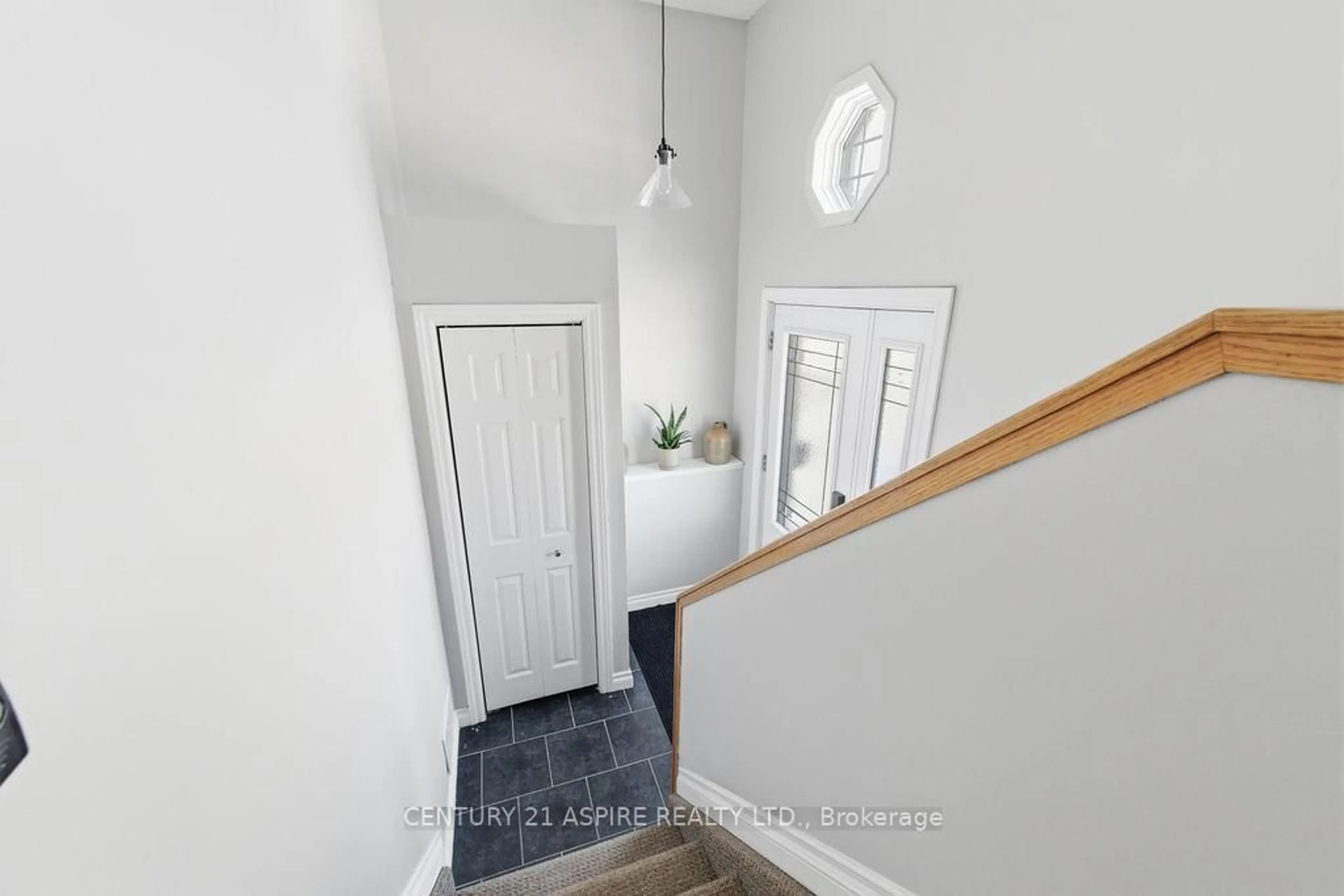 Indoor entryway for 45 Brumm Rd, Petawawa Ontario K8A 7G6