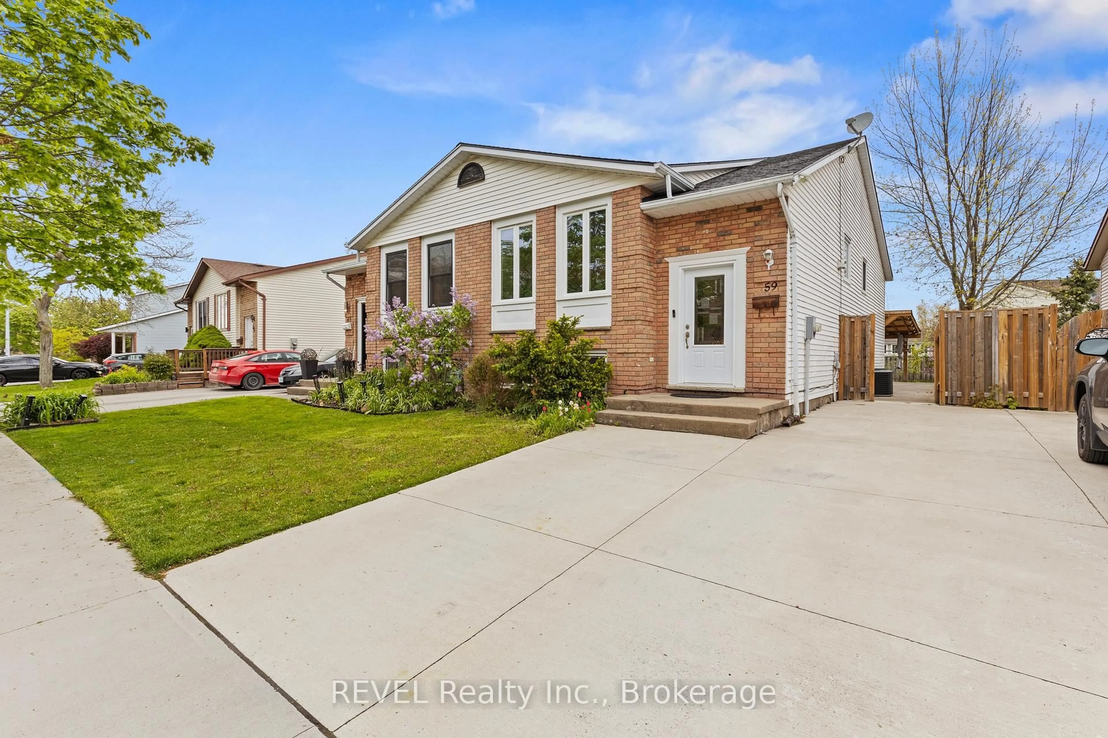 Home with vinyl exterior material, street for 59 Terrace Ave, Welland Ontario L3C 6K1