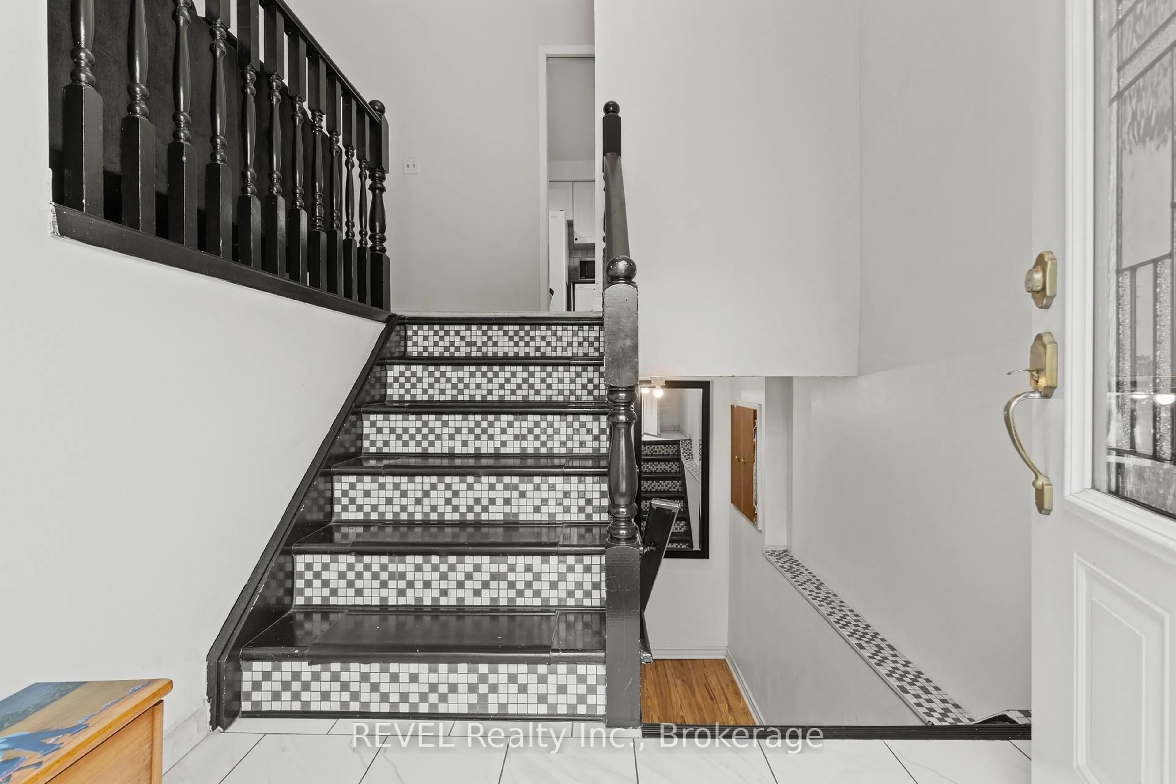 Stairs for 59 Terrace Ave, Welland Ontario L3C 6K1