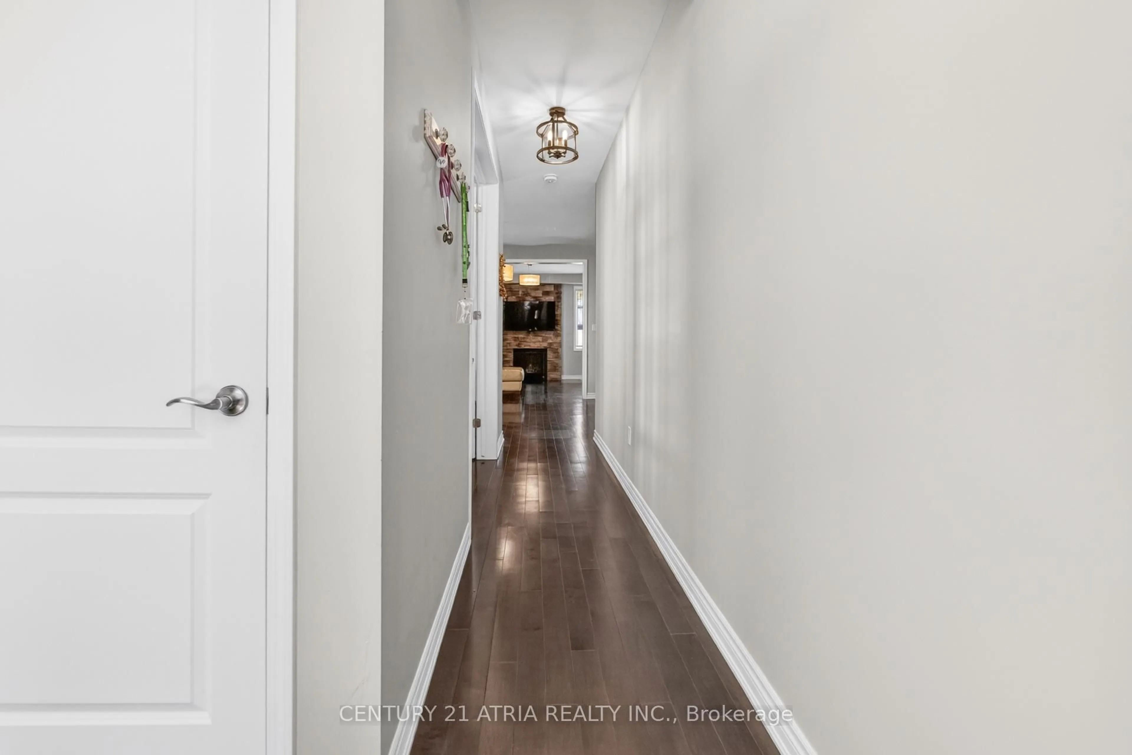 Indoor entryway for 265 Fellowes Cres, Hamilton Ontario L8B 0V2
