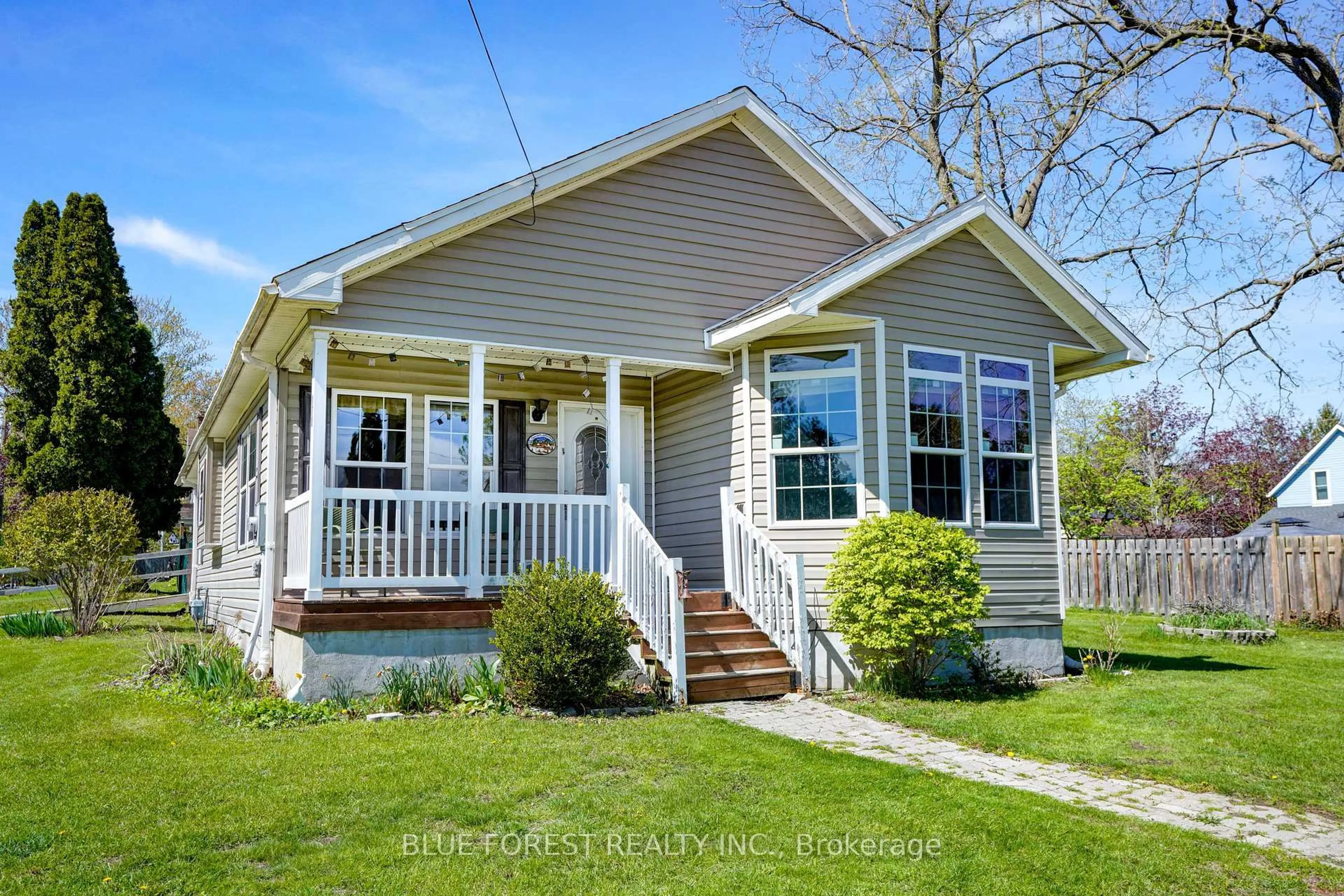 Home with vinyl exterior material, street for 173 Harper St, West Elgin Ontario N0L 2C0