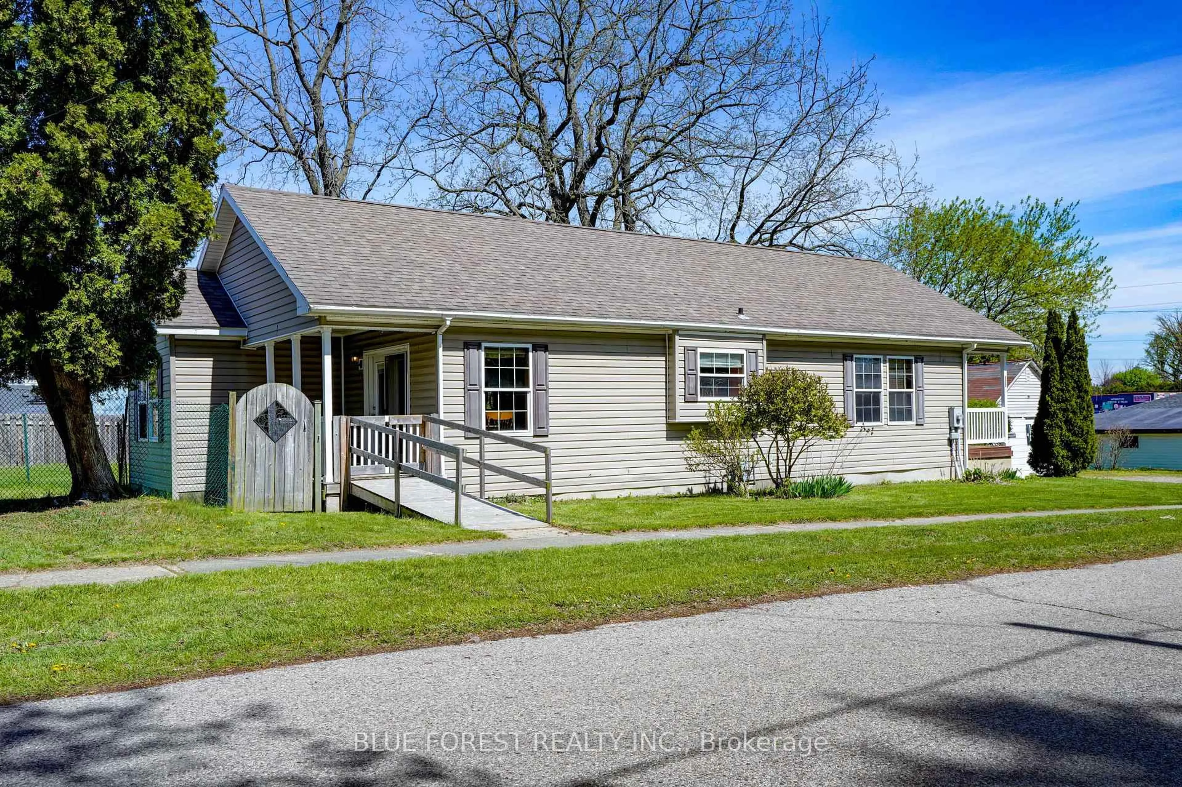 Home with vinyl exterior material, street for 173 Harper St, West Elgin Ontario N0L 2C0